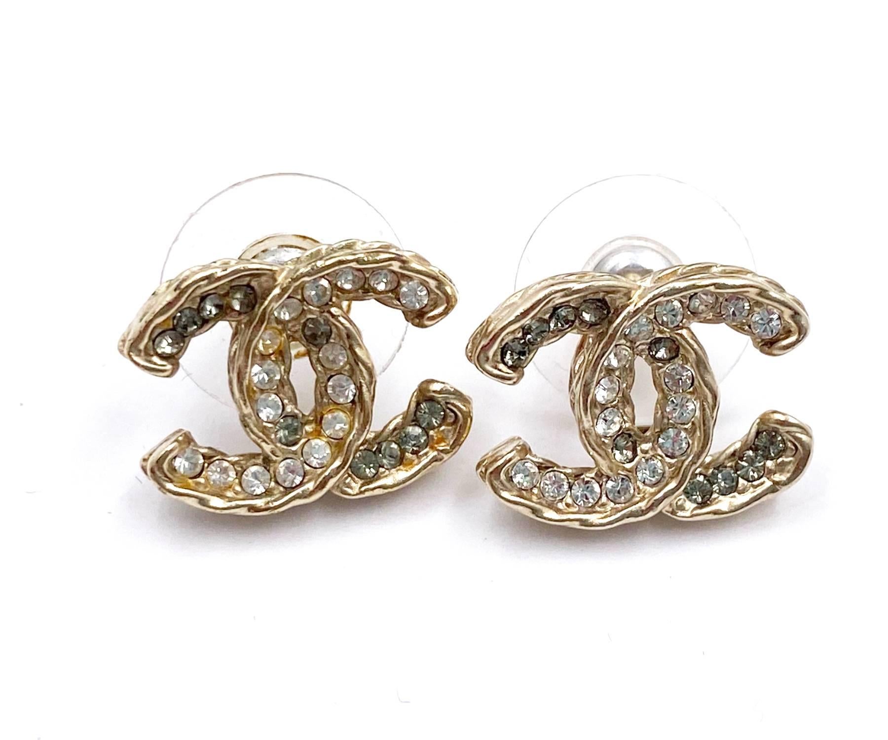 Chanel Gold Twisted CC Silver Grey Crystal Piercing Earrings

*Marked 12
*Made in France
*Comes with the original box

-It is approximately 0.65