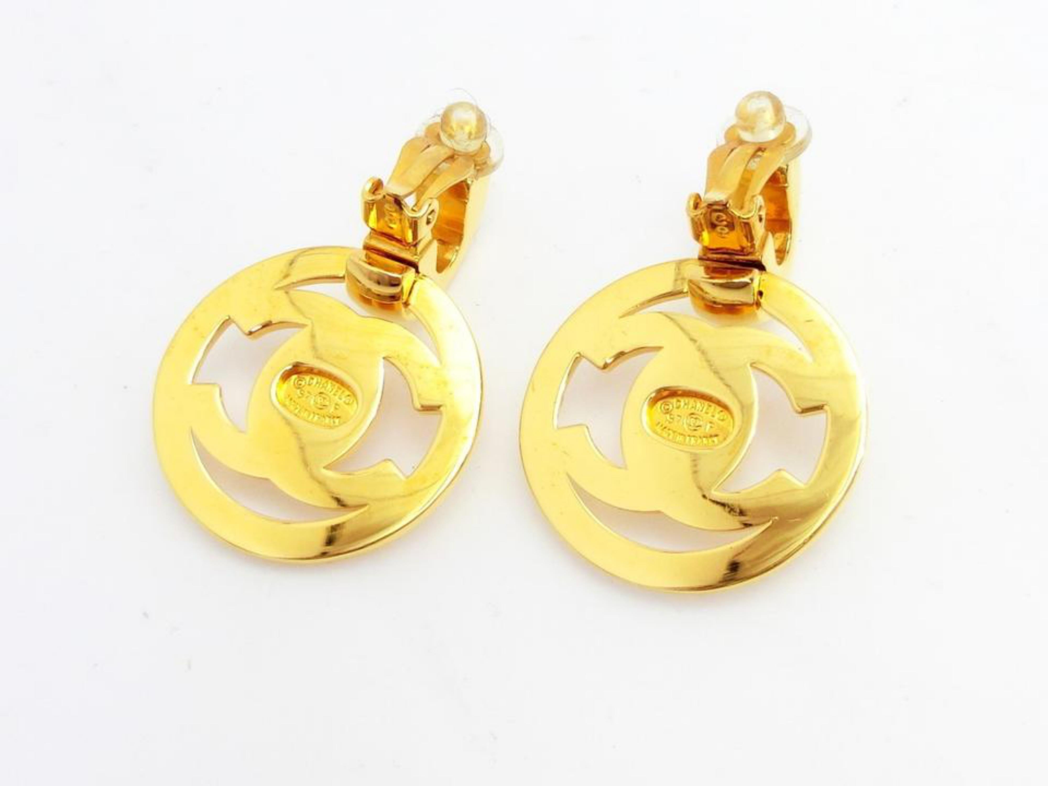 Chanel Gold (Ultra Rare) 97p Turn Lock Drop Dangle Earrings 234136 For Sale 5