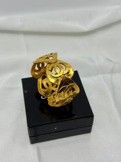 Chanel Gold Vintage CC Heart Cuff Armreif Armband, 95 P