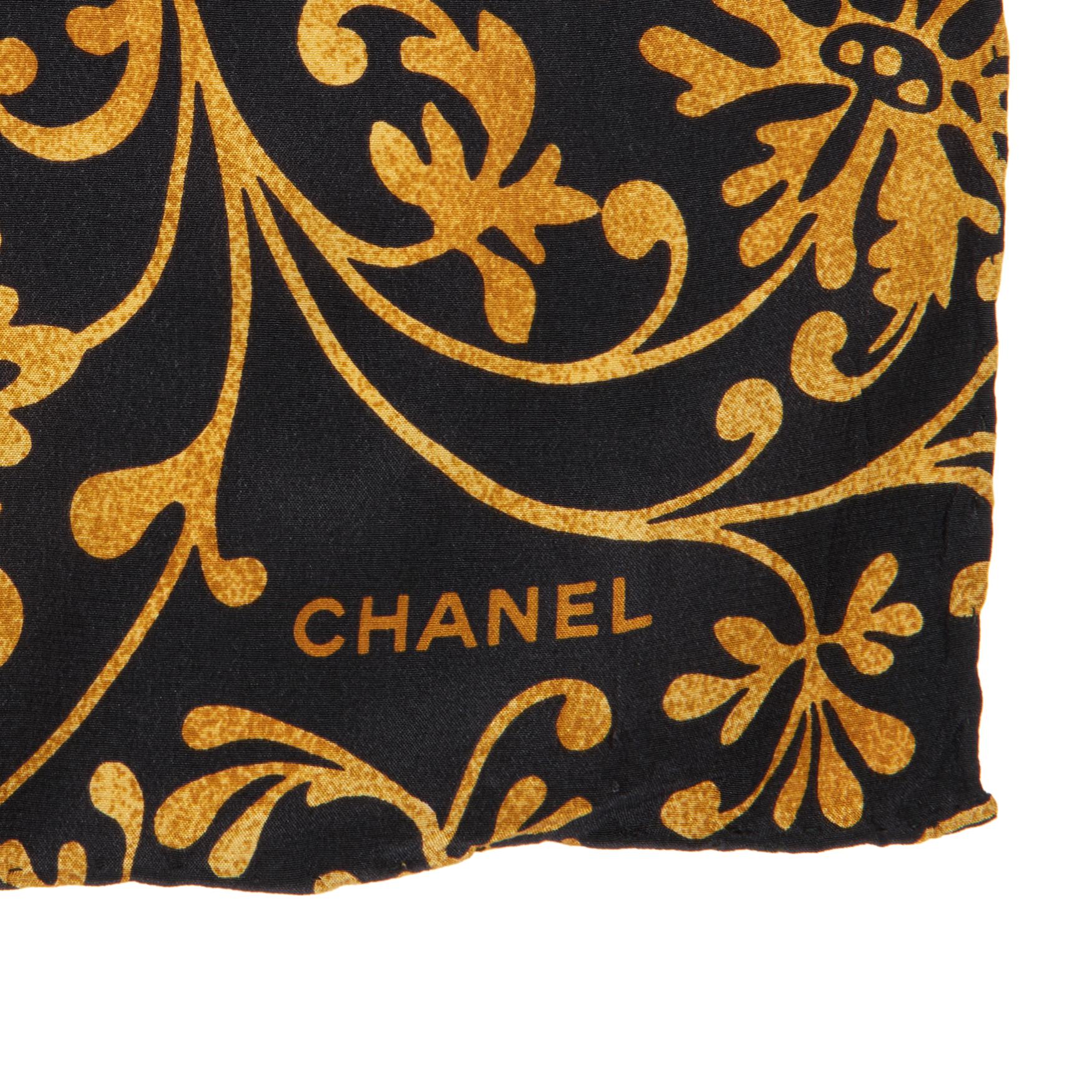 Chanel Gold Vintage CC Silk Scarf

CONDITION NOTES
The hardware is in excellent condition with light signs of use.
Overall this item is in excellent pre-owned condition. Please note the majority of the items we sell are pre-loved unless stated
