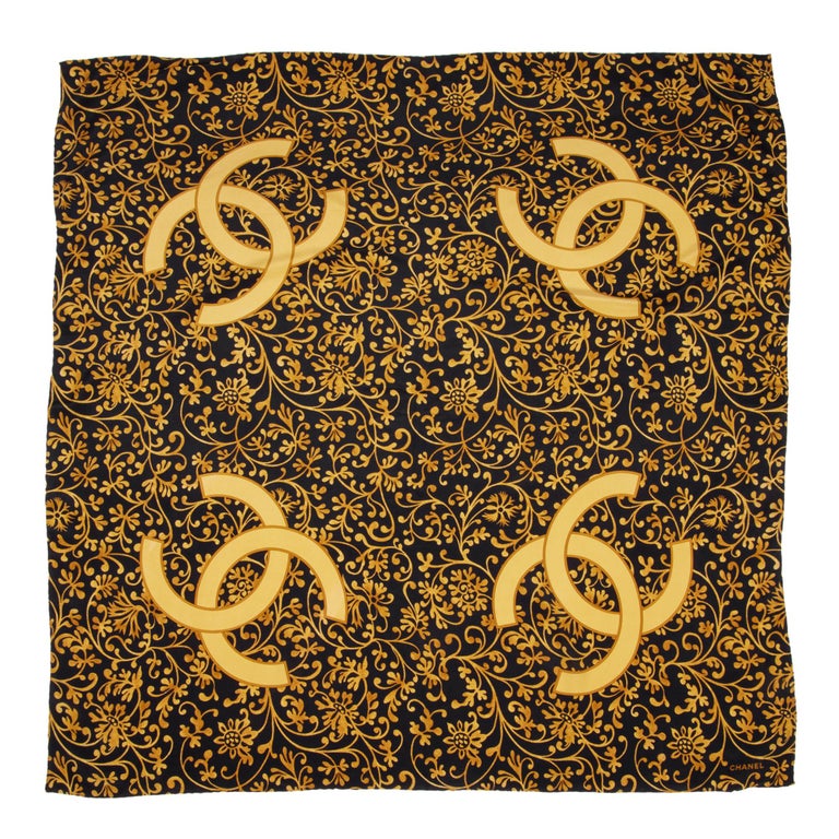 luft Mekanisk dialog Chanel Gold Vintage CC Silk Scarf For Sale at 1stDibs