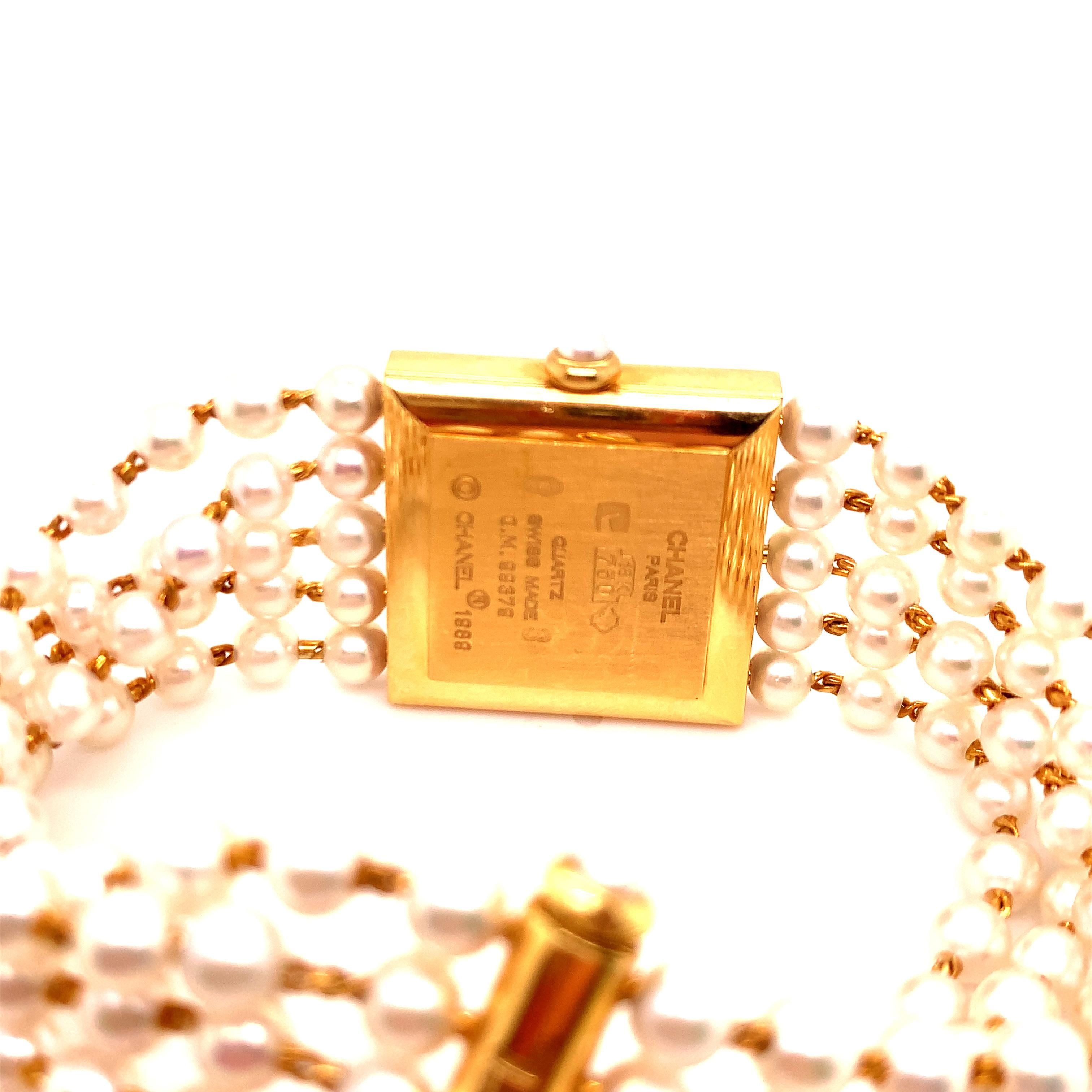 Reloj Chanel de oro con pulsera de perlas en Excelente Estado en New York, NY