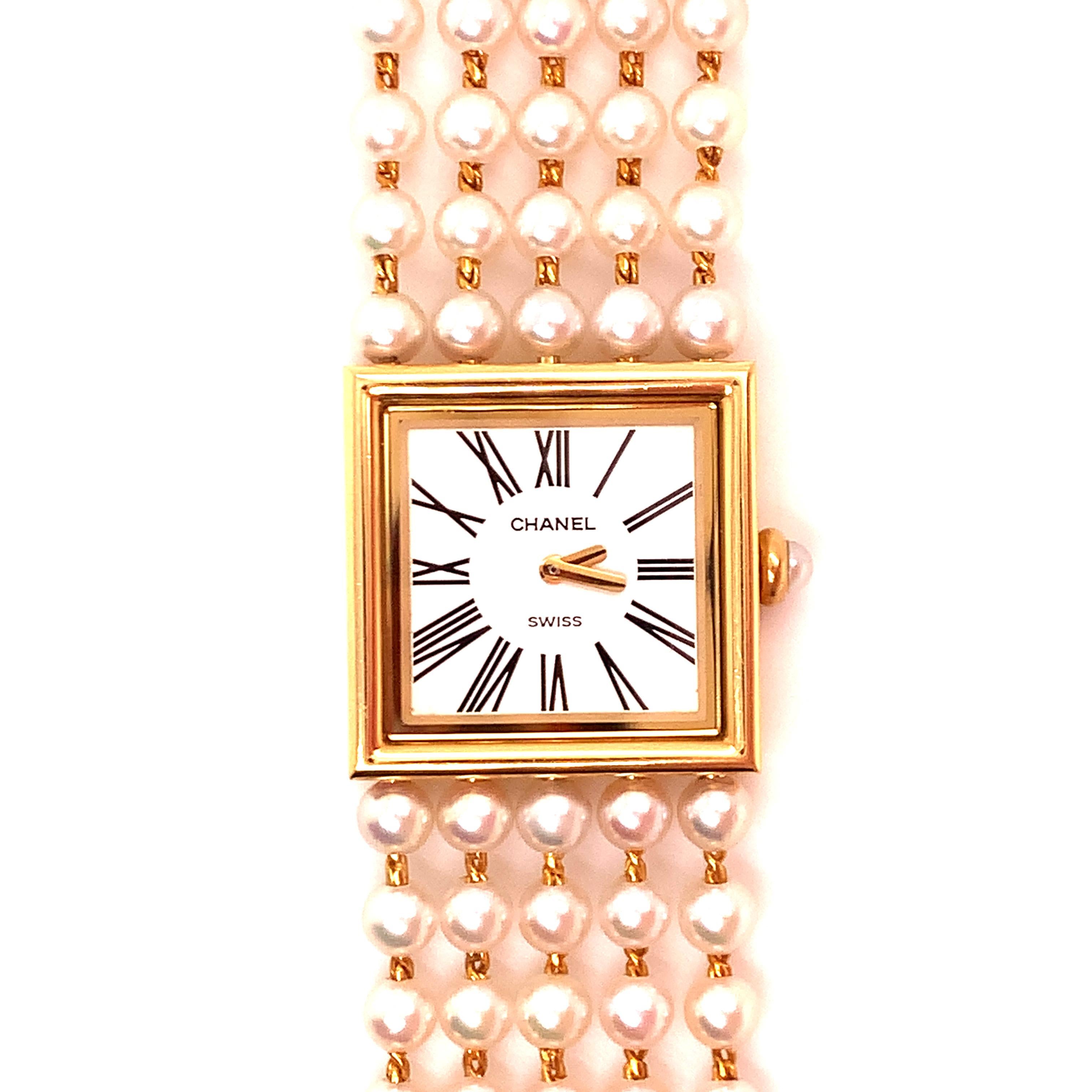 Femenino o masculino Reloj Chanel de oro con pulsera de perlas