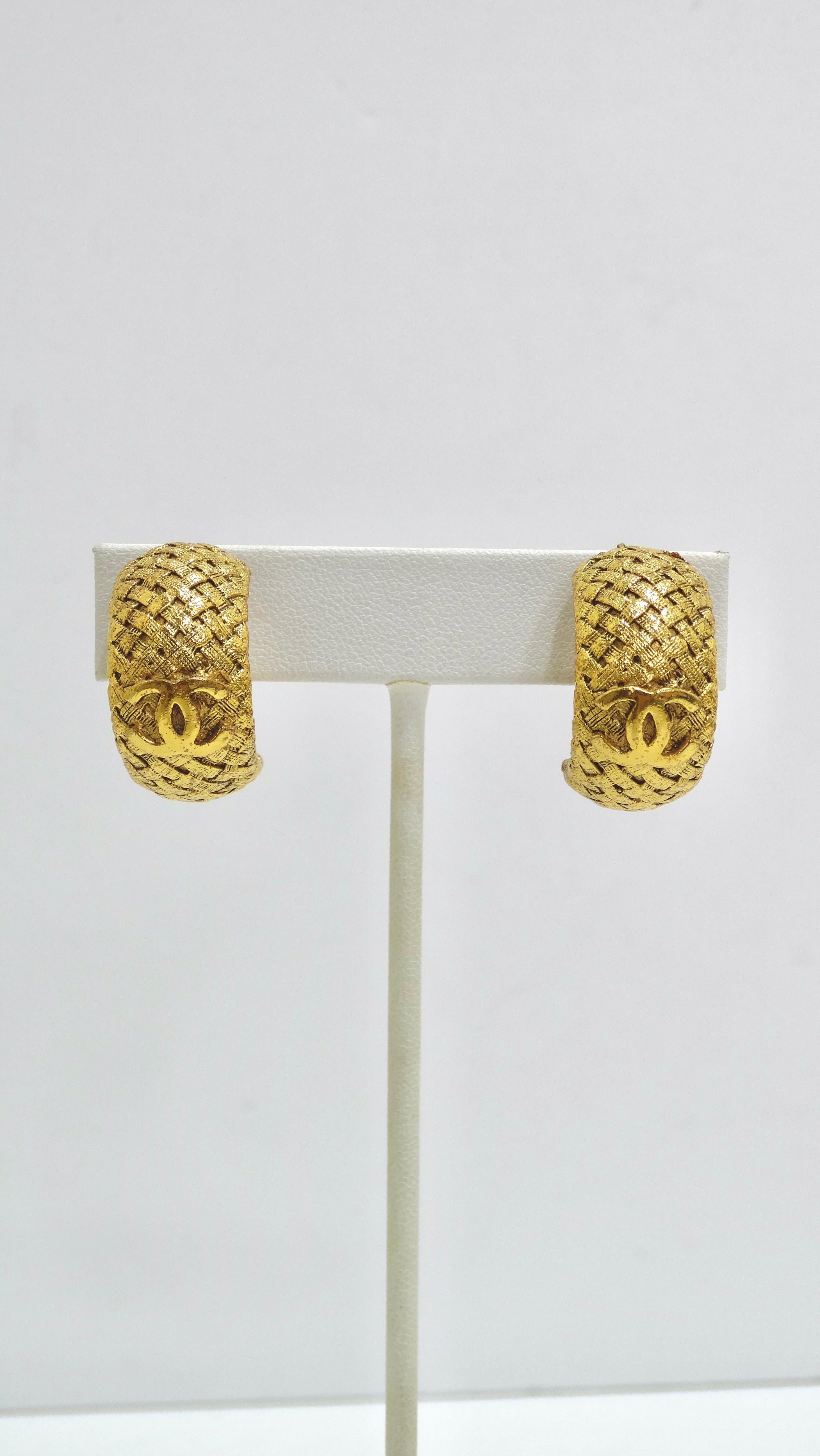 Chanel Gold Women 'CC' Round Drop Earrings In Good Condition In Scottsdale, AZ