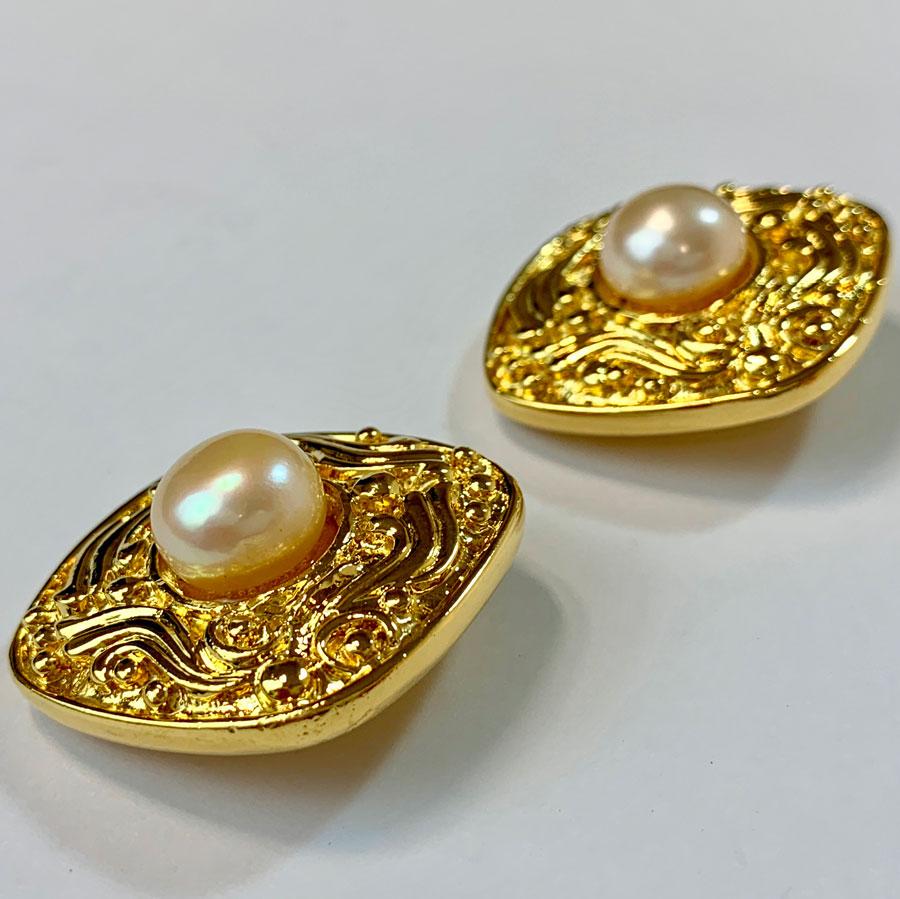 Women's CHANEL Golden And Pearly Pearl Clips For Sale