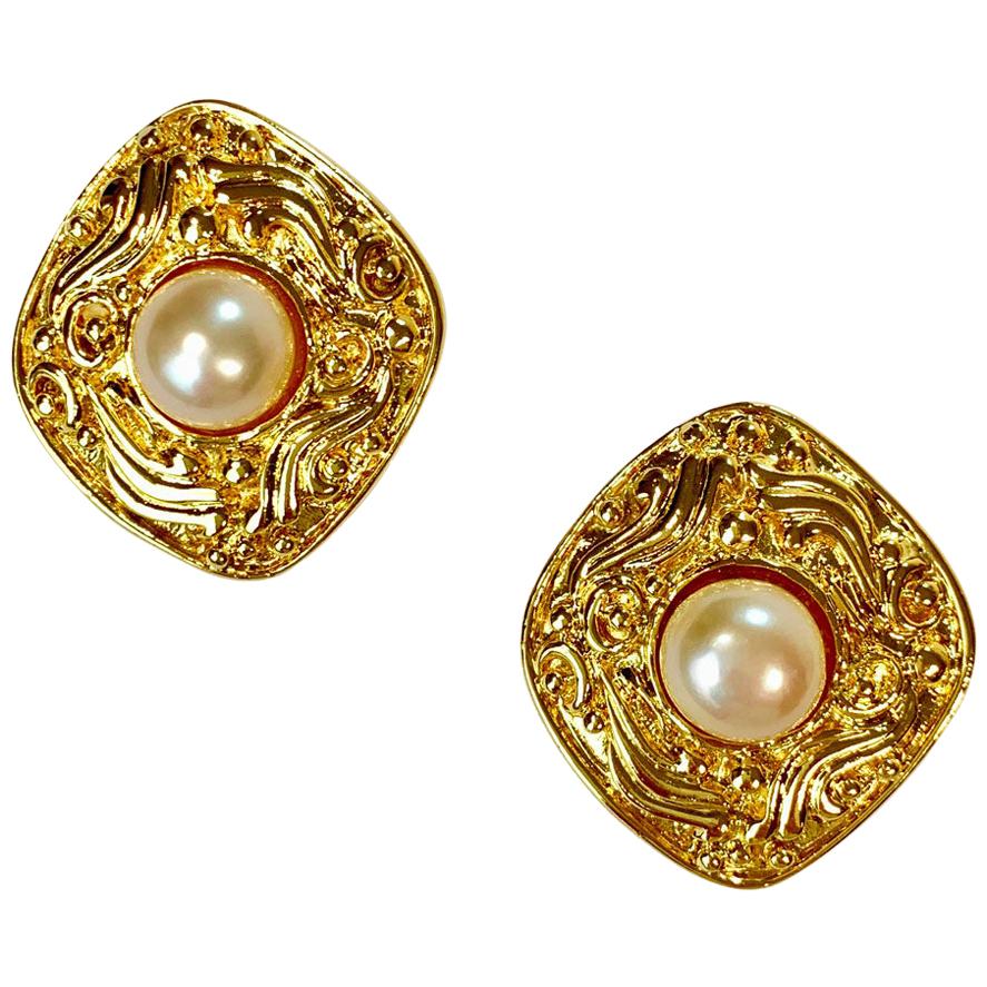 CHANEL Golden And Pearly Pearl Clips For Sale