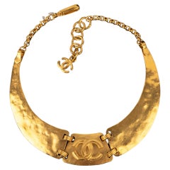 Chanel Golden Beaten Metal Dickey-Halskette aus Metall, 1998 Chanel Golden Beaten Metal Dickey-Halskette aus Metall, 1998