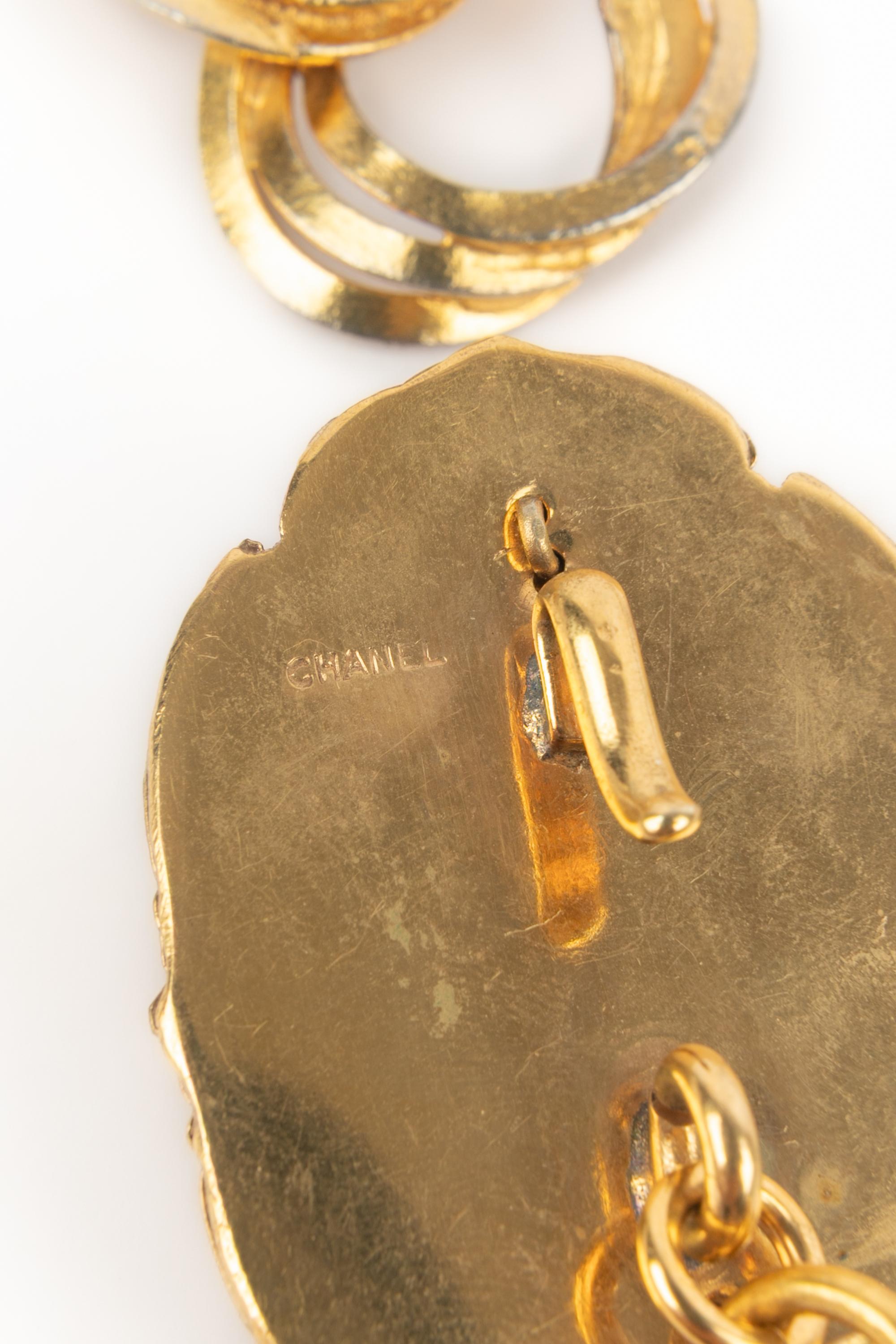 Cinturón dorado Chanel en venta 1