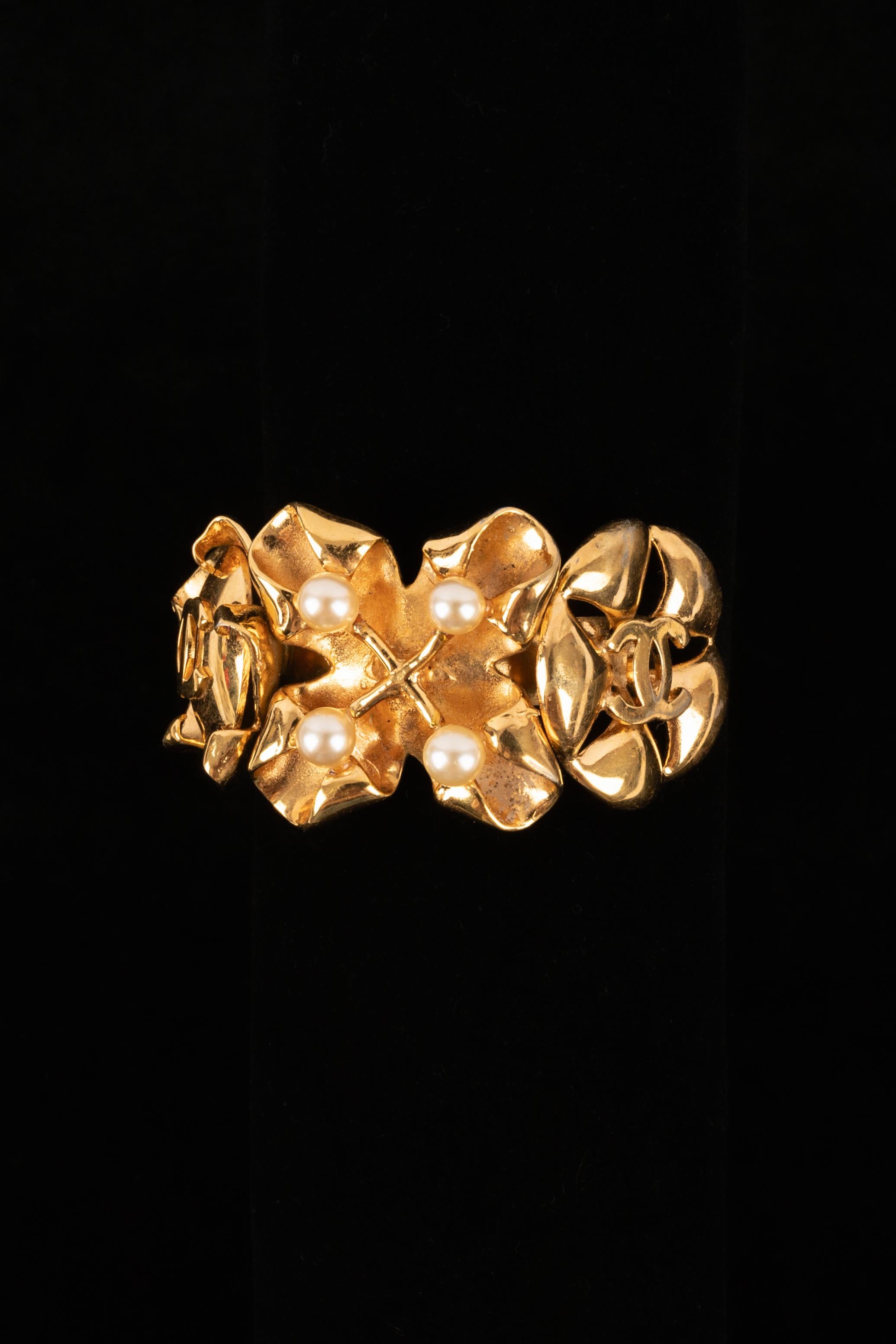 Pulsera dorada Chanel en Excelente estado para la venta en SAINT-OUEN-SUR-SEINE, FR
