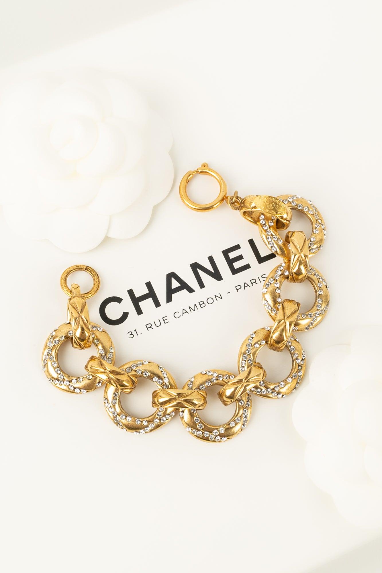 Chanel Goldenes Armband aus goldenem Metall mit Swarovski-Strasssteinen, 2003 im Angebot 2