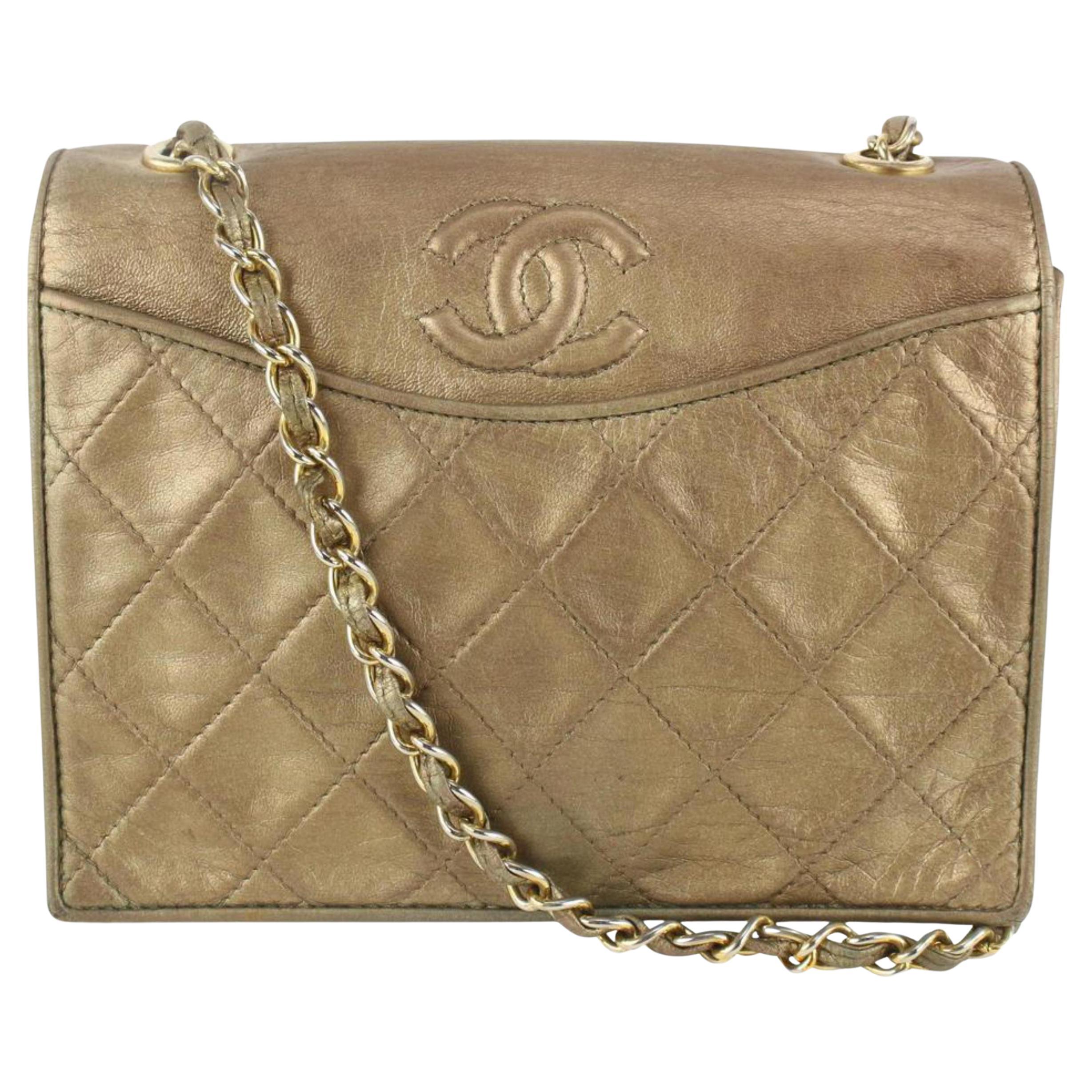 Chanel - Sac à rabat rond en cuir d'agneau matelassé bronze doré 113c25 en vente