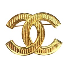 CHANEL Golden Brooch CC