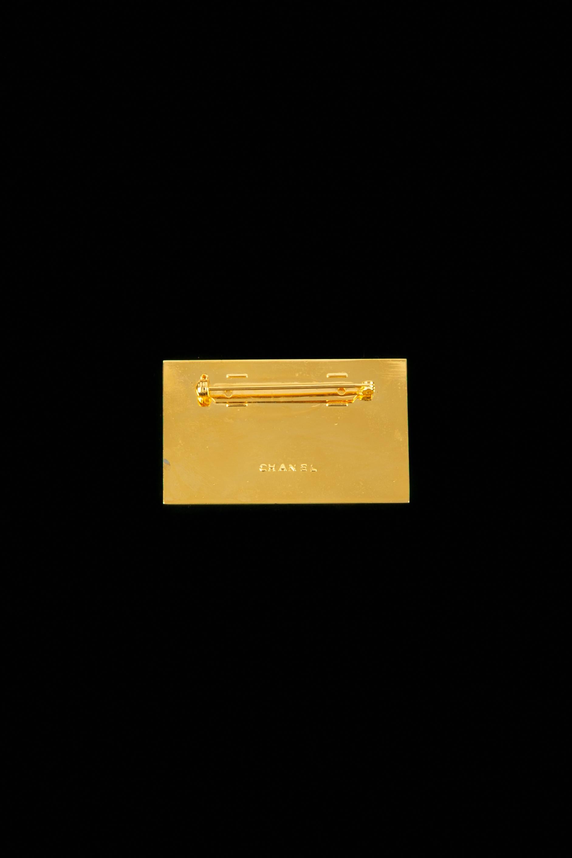 Donna Spilla d'oro Chanel in vendita