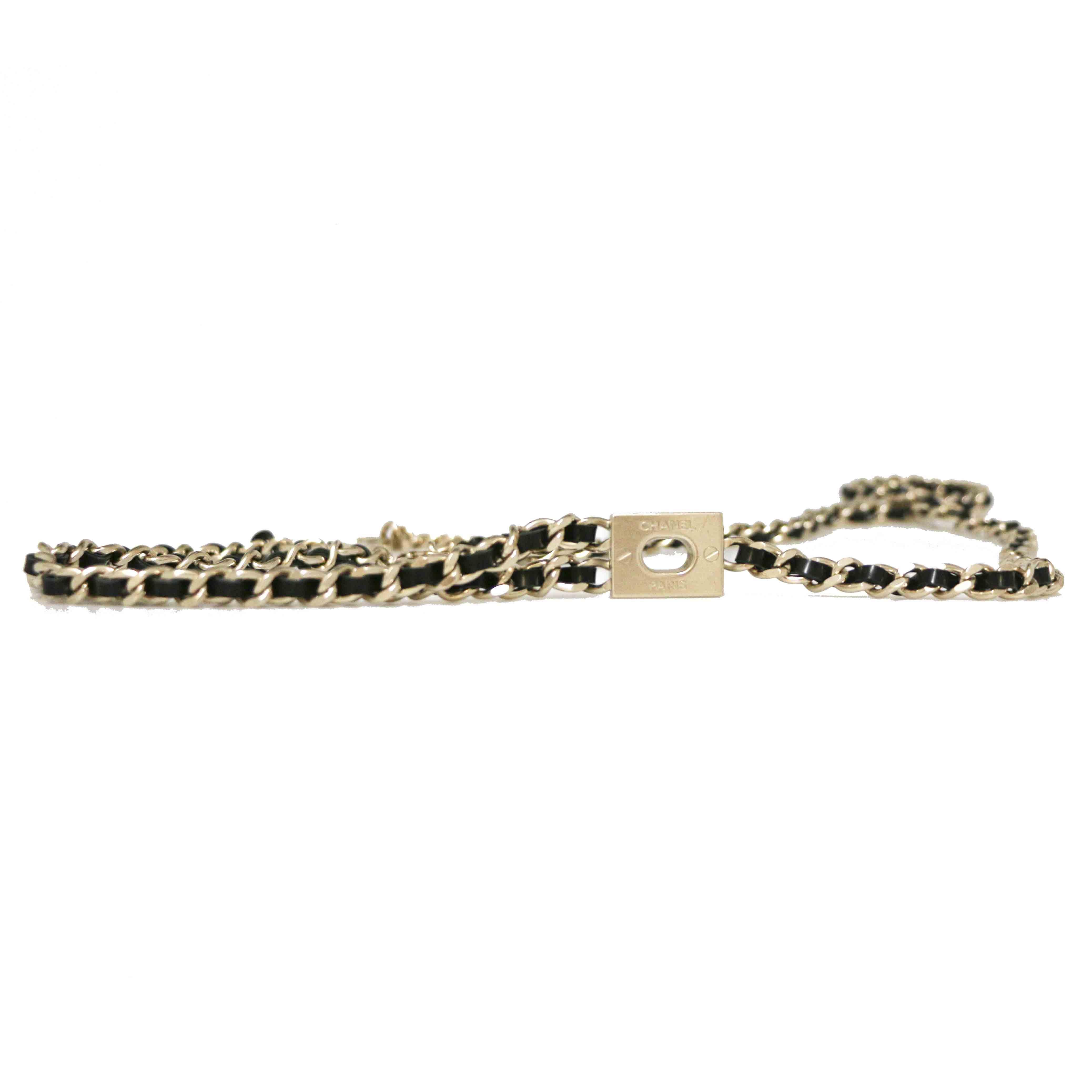 CHANEL Golden Chain Belt Interlaced with Black Leather In Excellent Condition In Paris, FR