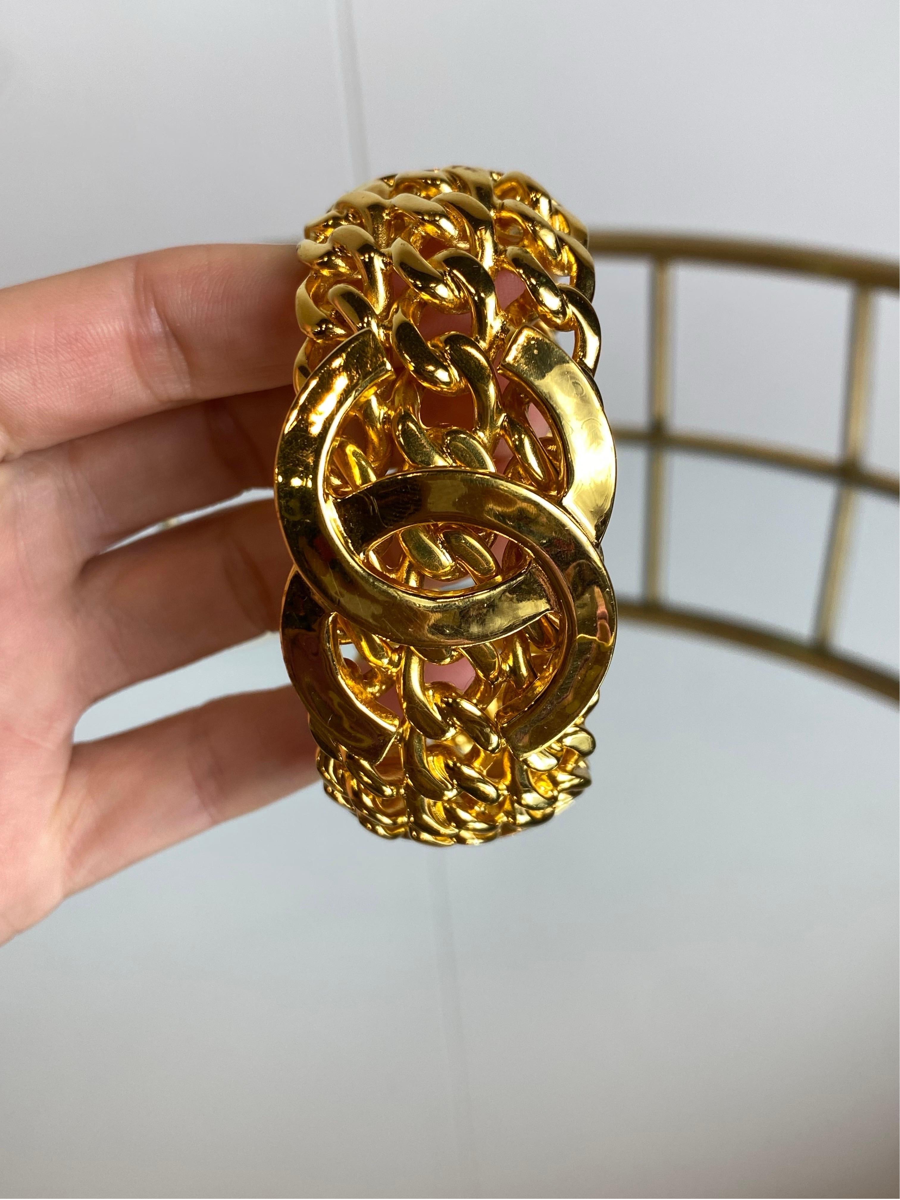 Chanel pulsera CC de cadena dorada en Excelente estado para la venta en Carnate, IT