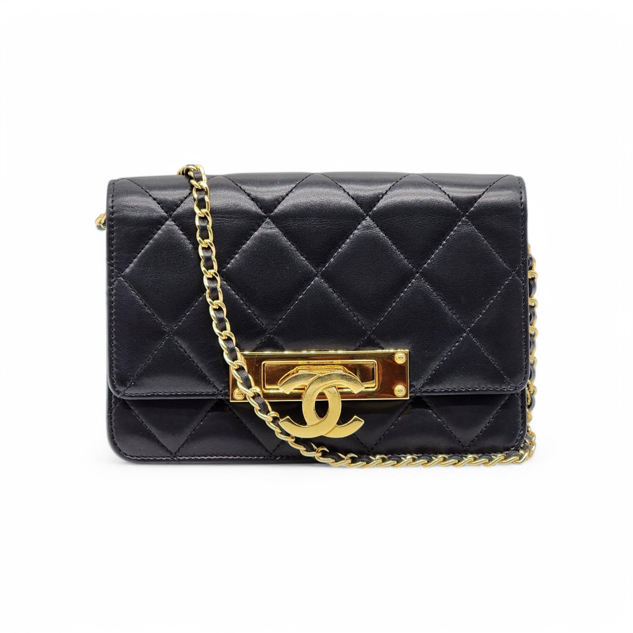 Chanel Golden Class Wallet on Chain WOC - Quilted Lambskin - Black For Sale 7