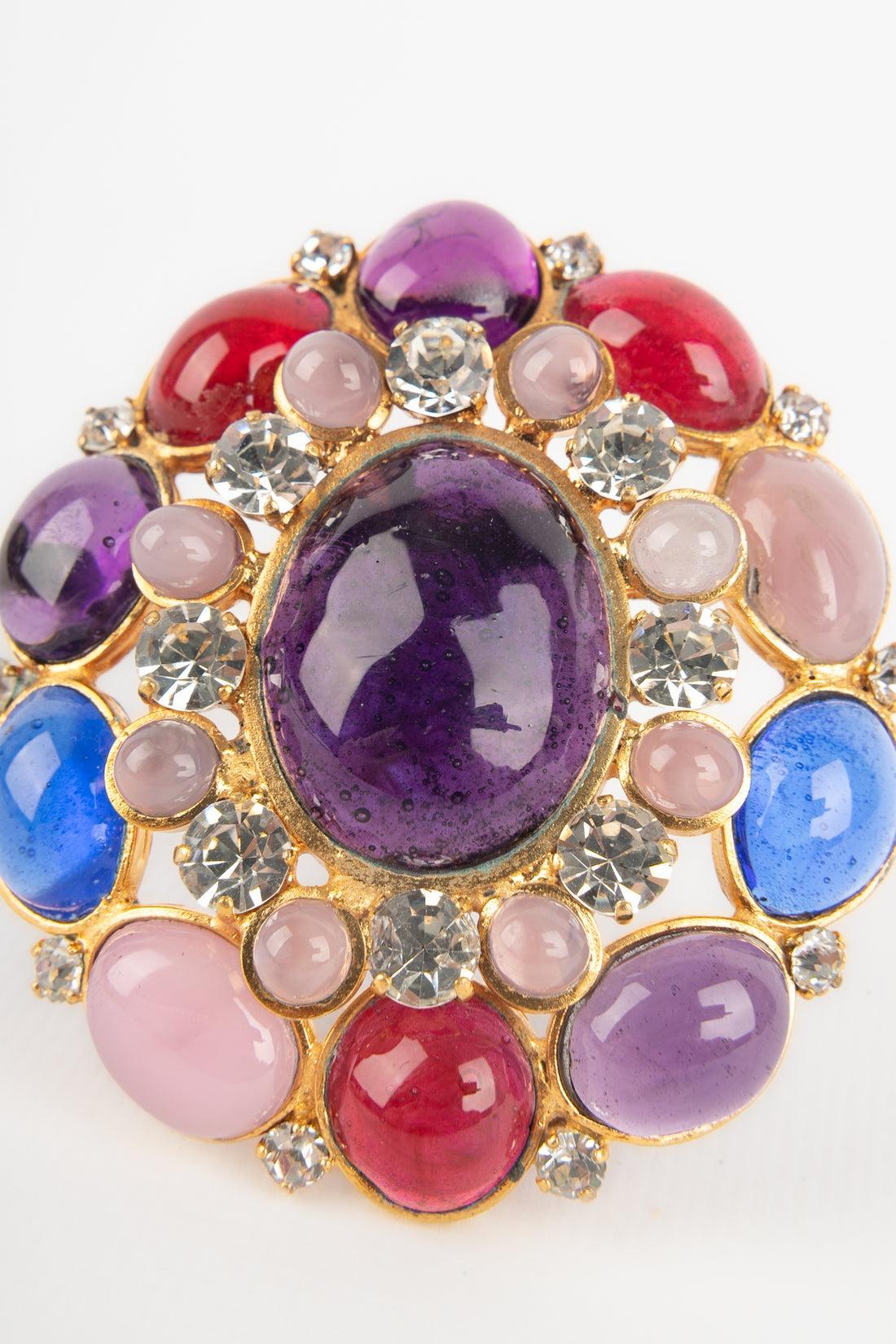 Collana con ciondolo di perle dorate Chanel in vendita 3