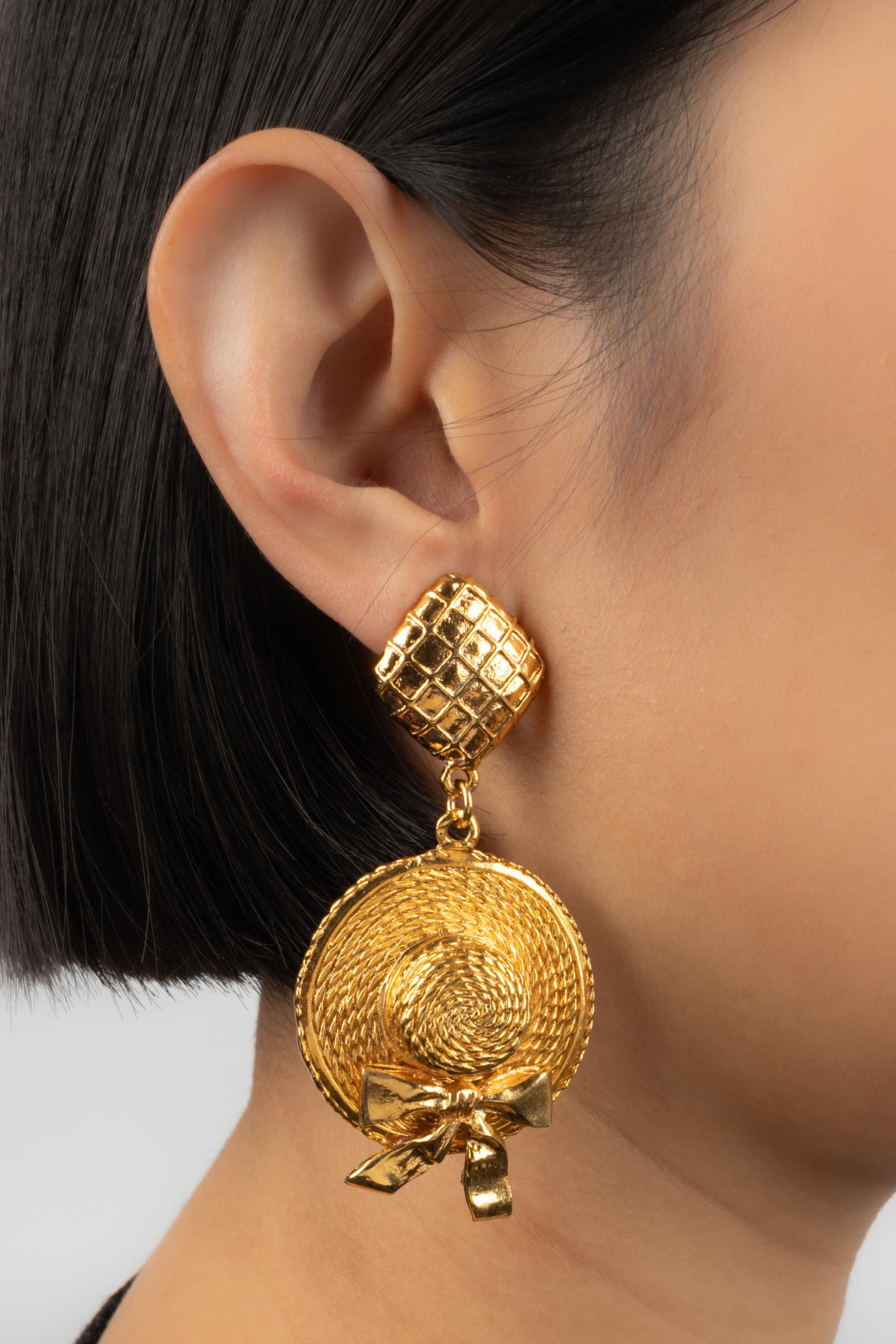 Chanel goldene Ohrringe im Angebot 3