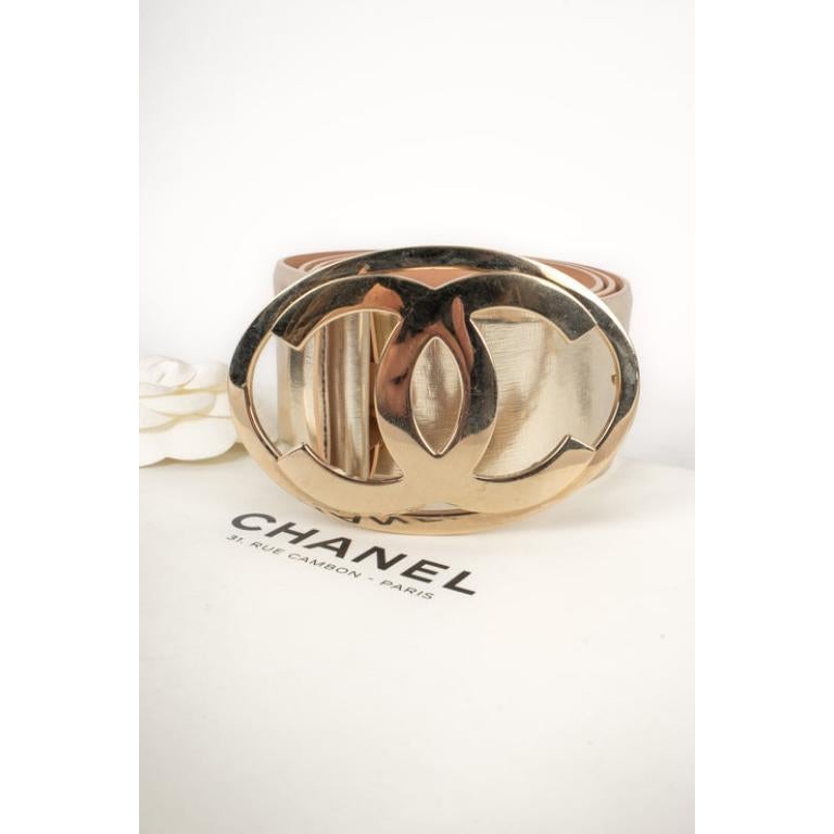 Chanel - (Made in Italy) Goldener Ledergürtel mit Metallschnalle. Herbst-Winter Collection'S 2006.

Zusätzliche Informationen:
Zustand: Guter Zustand
Abmessungen: Größe 85

Sellers Referenz: CCB60