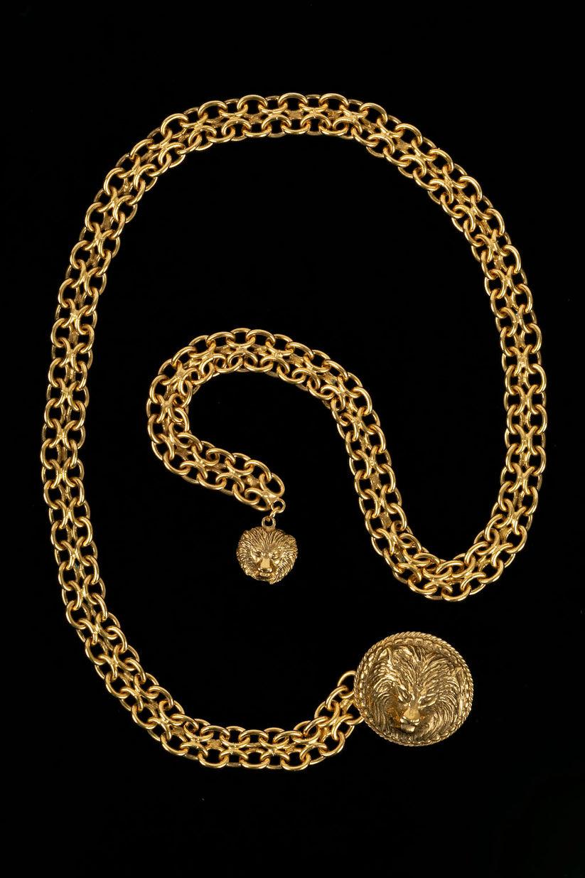 Chanel - Ceinture et boucle en métal doré représentant une tête de lion.

Informations complémentaires : 
Dimensions : Longueur : 83 cm
Condit : Très bon état.
Numéro de référence du vendeur : CCB36