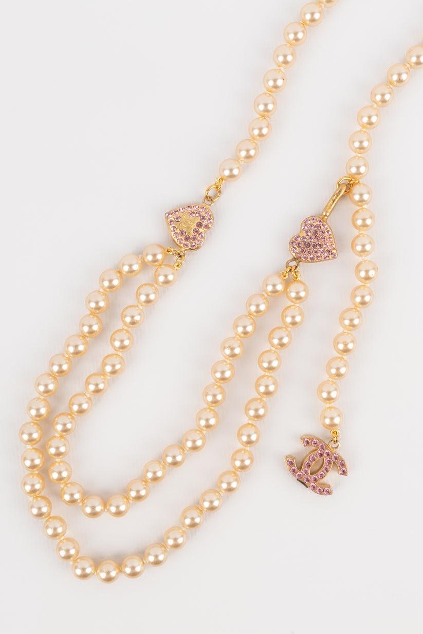 Cinturón Chanel de metal dorado y perlas de fantasía, 2002 en Bueno estado para la venta en SAINT-OUEN-SUR-SEINE, FR