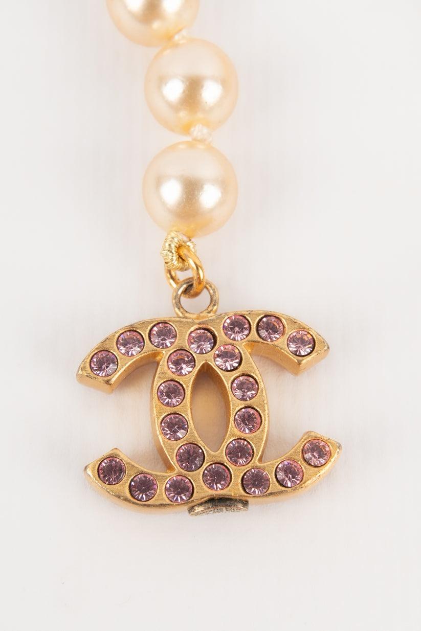 Cinturón Chanel de metal dorado y perlas de fantasía, 2002 en venta 2