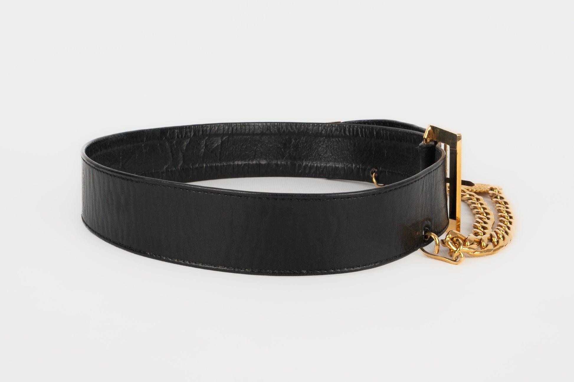 Women's Chanel Golden Metal and Leather Belt, 1990s