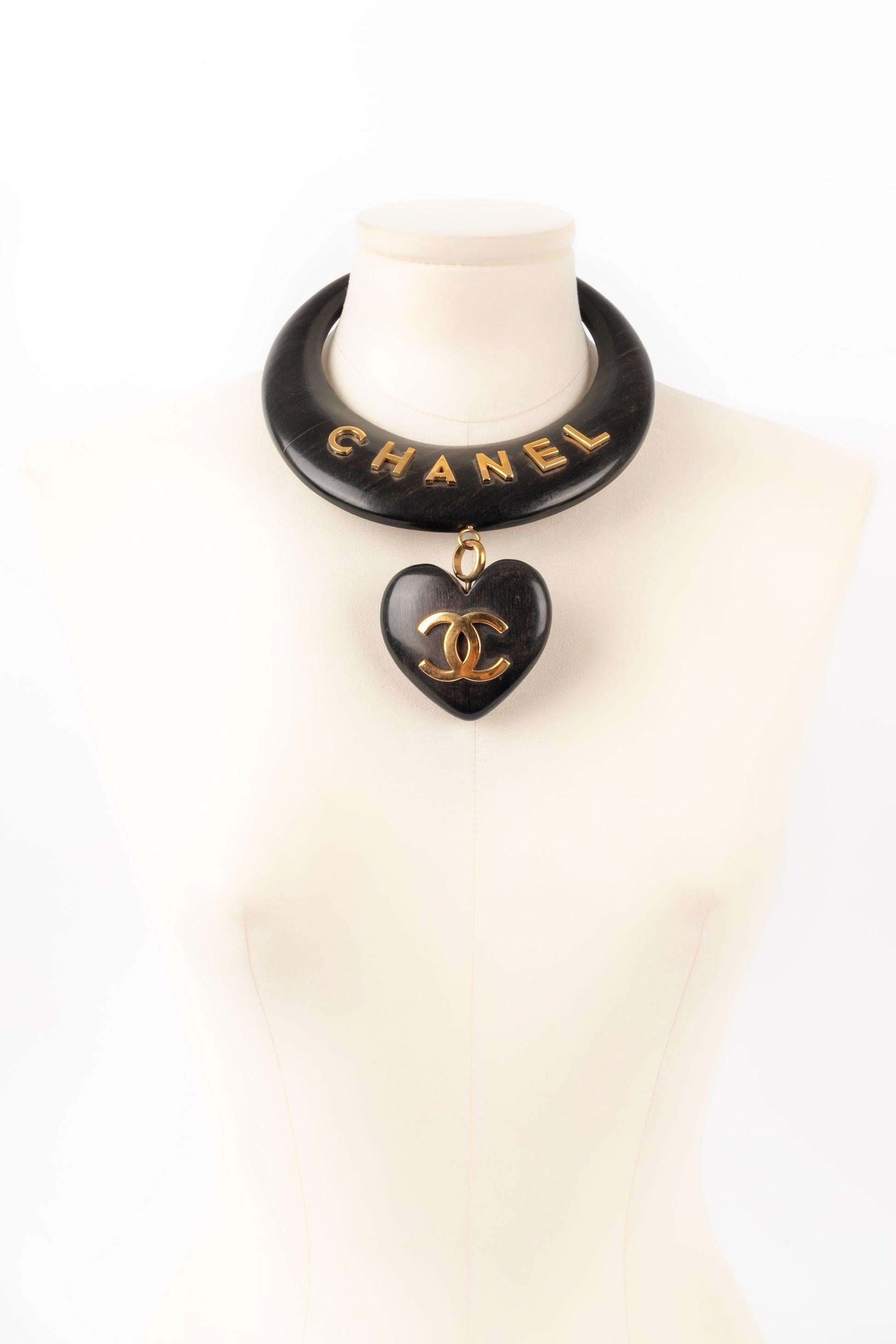 Chanel Golden Metal and Wood Short Necklace For Sale 3