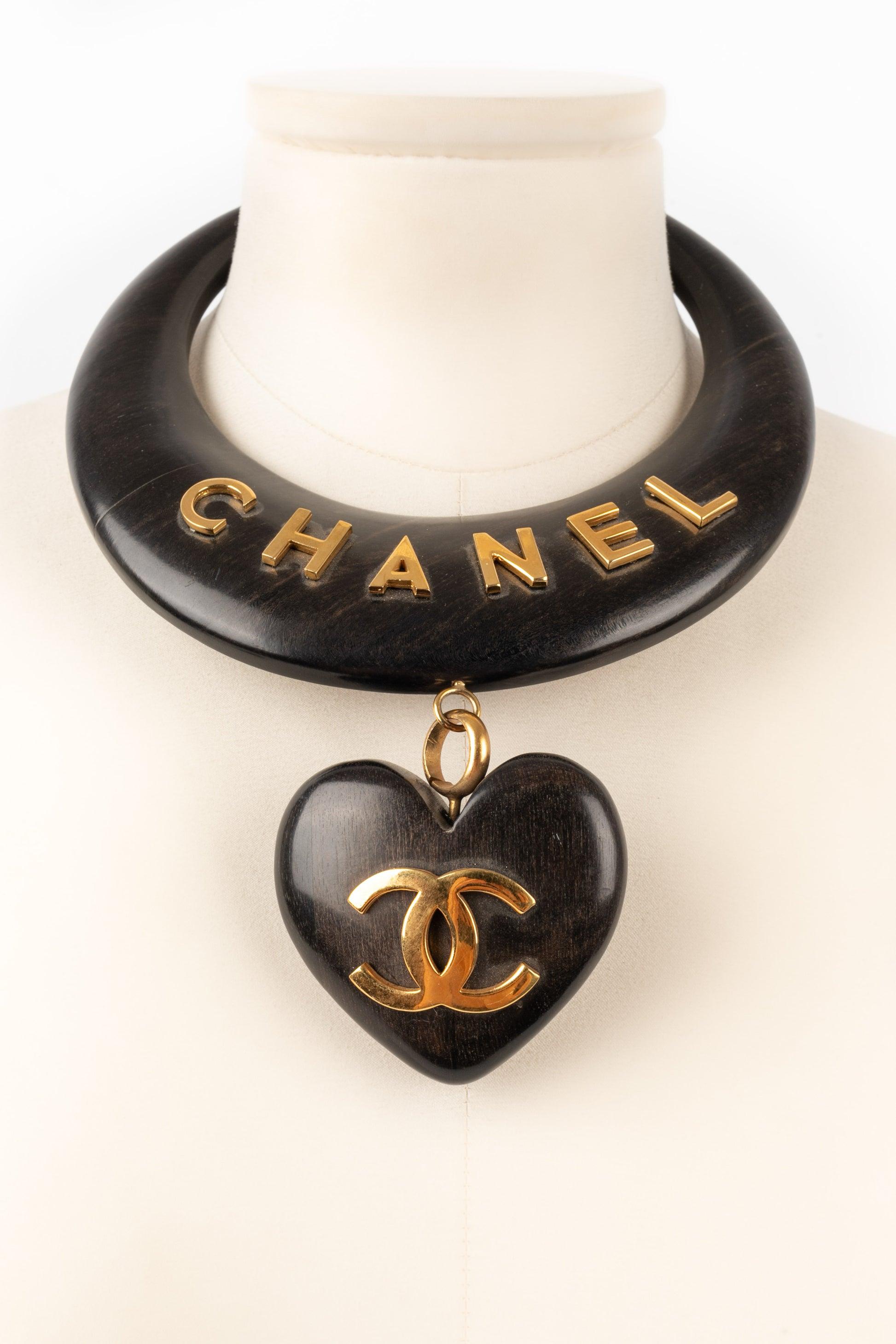 Chanel Golden Metal and Wood Short Necklace For Sale 4