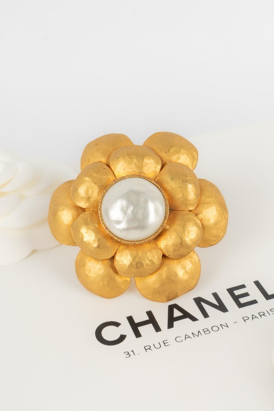 Chanel Golden Metal Beaten Camellia Brooch, 1993 For Sale 3