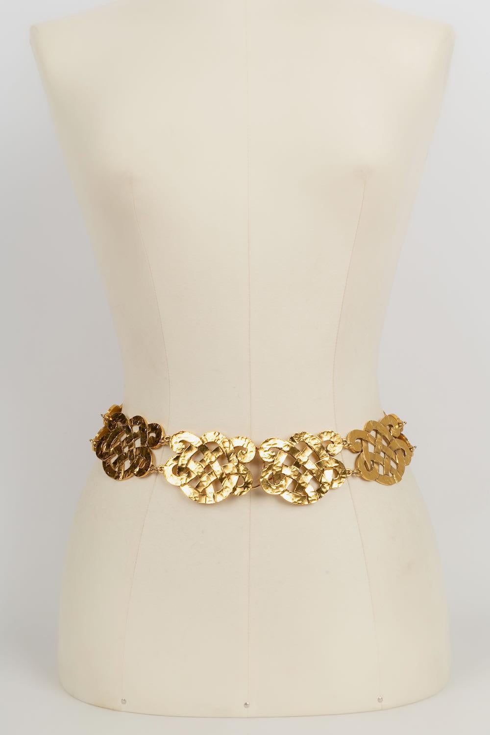 Chanel -Golden metal belt. Ready-to-wear collection Fall/Winter 1989/90.

Additional information: 
Dimensions: Length: 68 cm
Condition: Very good condition
Seller Ref number: CCB47