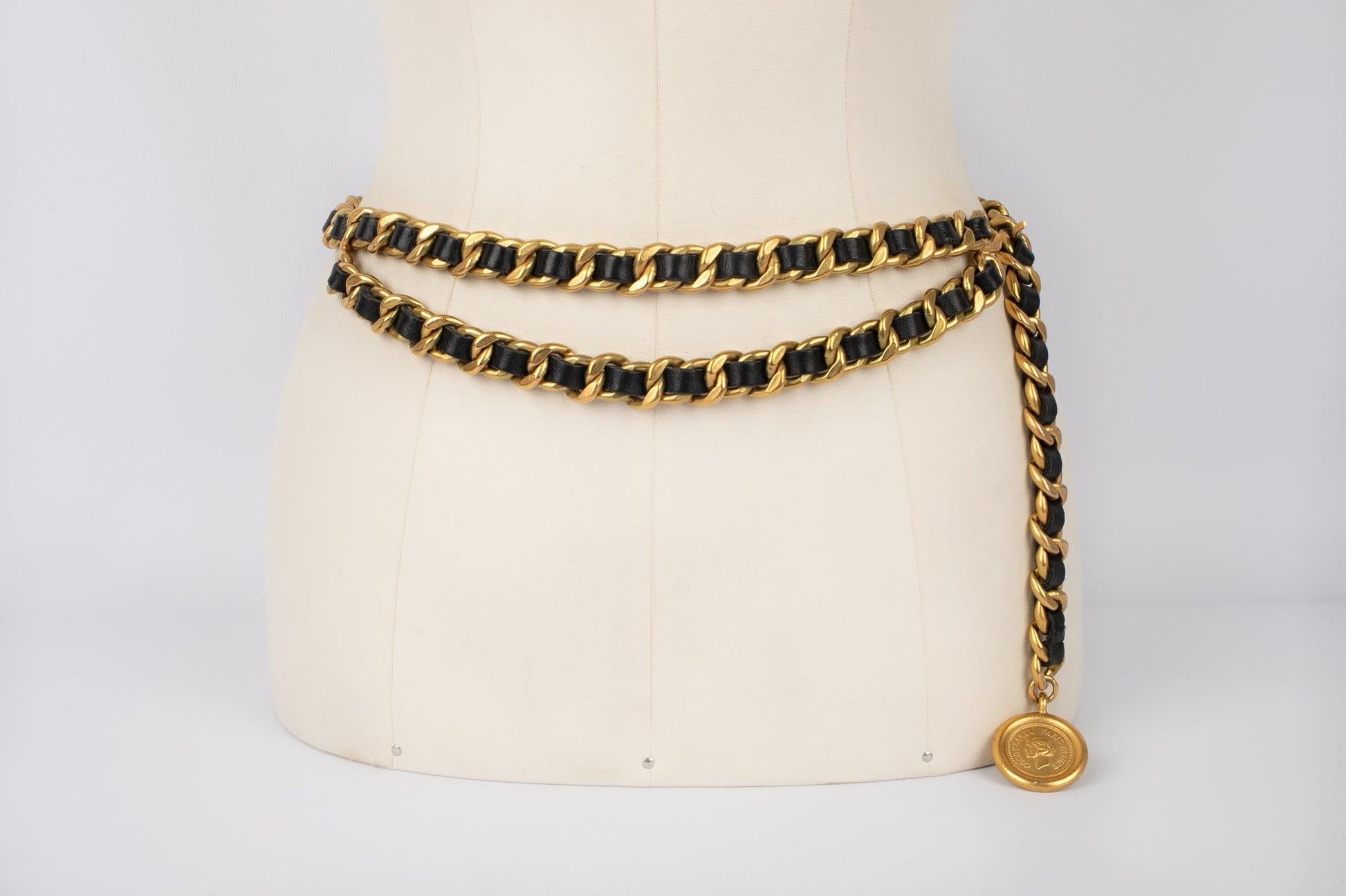 Chanel Golden Metal Belt Interlaced with Black Leather, 1994 In Excellent Condition For Sale In SAINT-OUEN-SUR-SEINE, FR