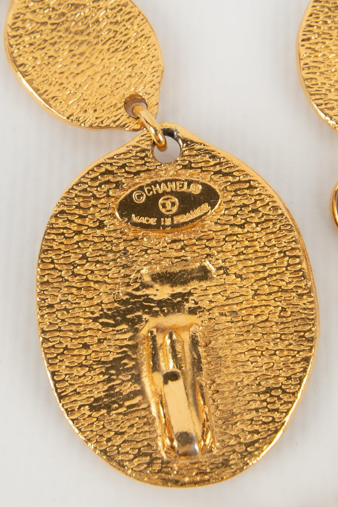 Chanel Golden Metal Belt with Engraved Medallions, 1980s 3