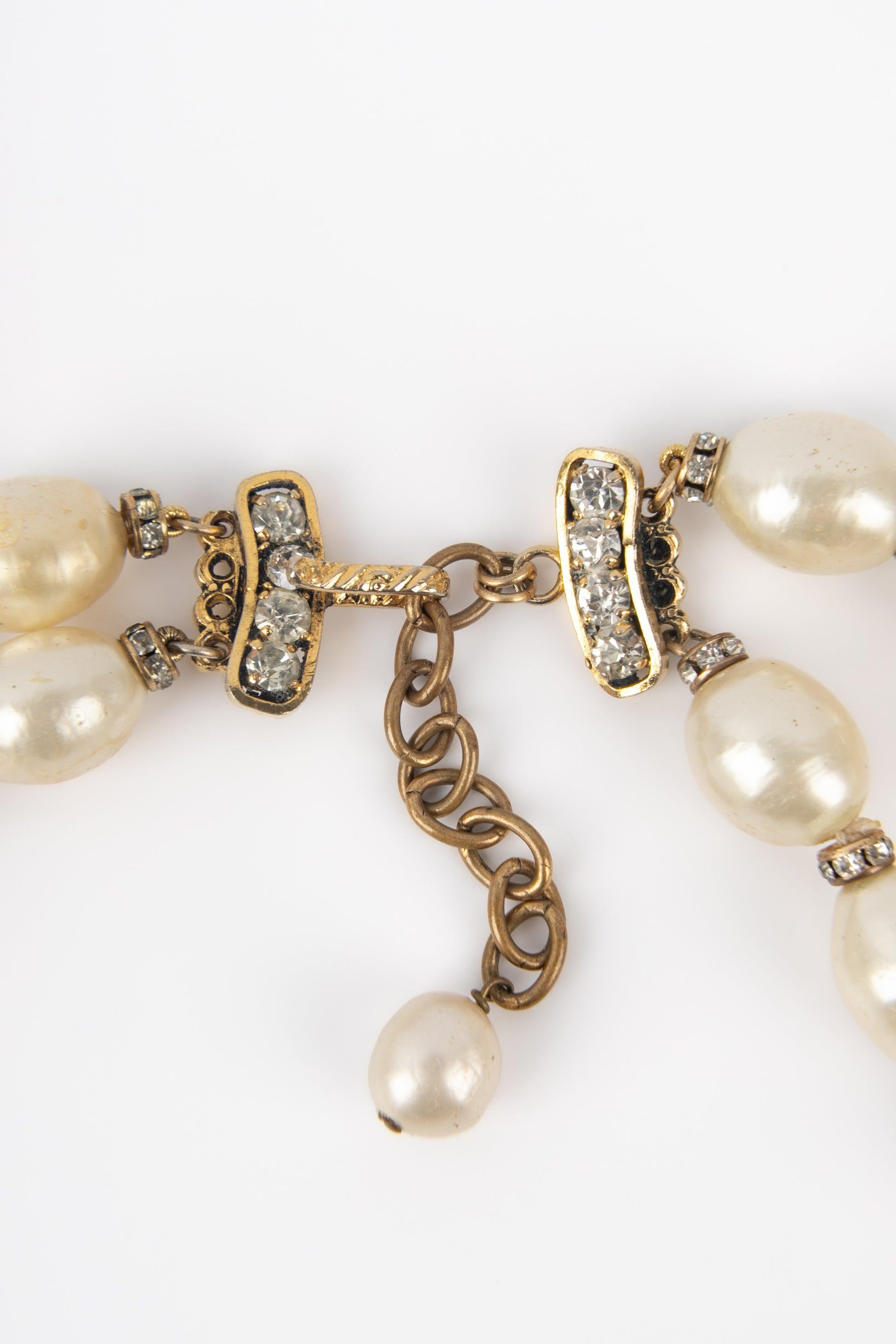 Chanel Goldene Metallschleife Halskette mit Kostüm Perlen im Angebot 6