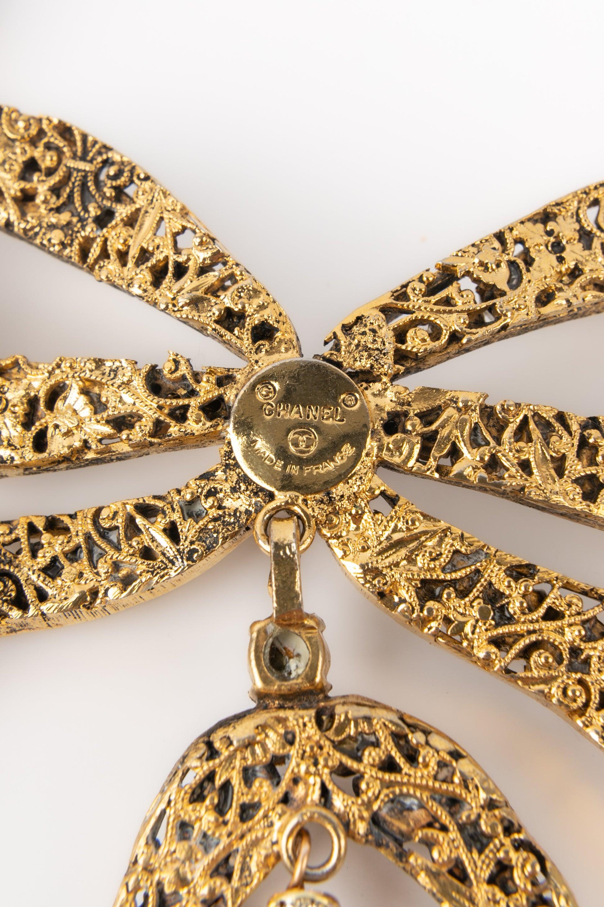 Chanel Goldene Metallschleife Halskette mit Kostüm Perlen im Angebot 4