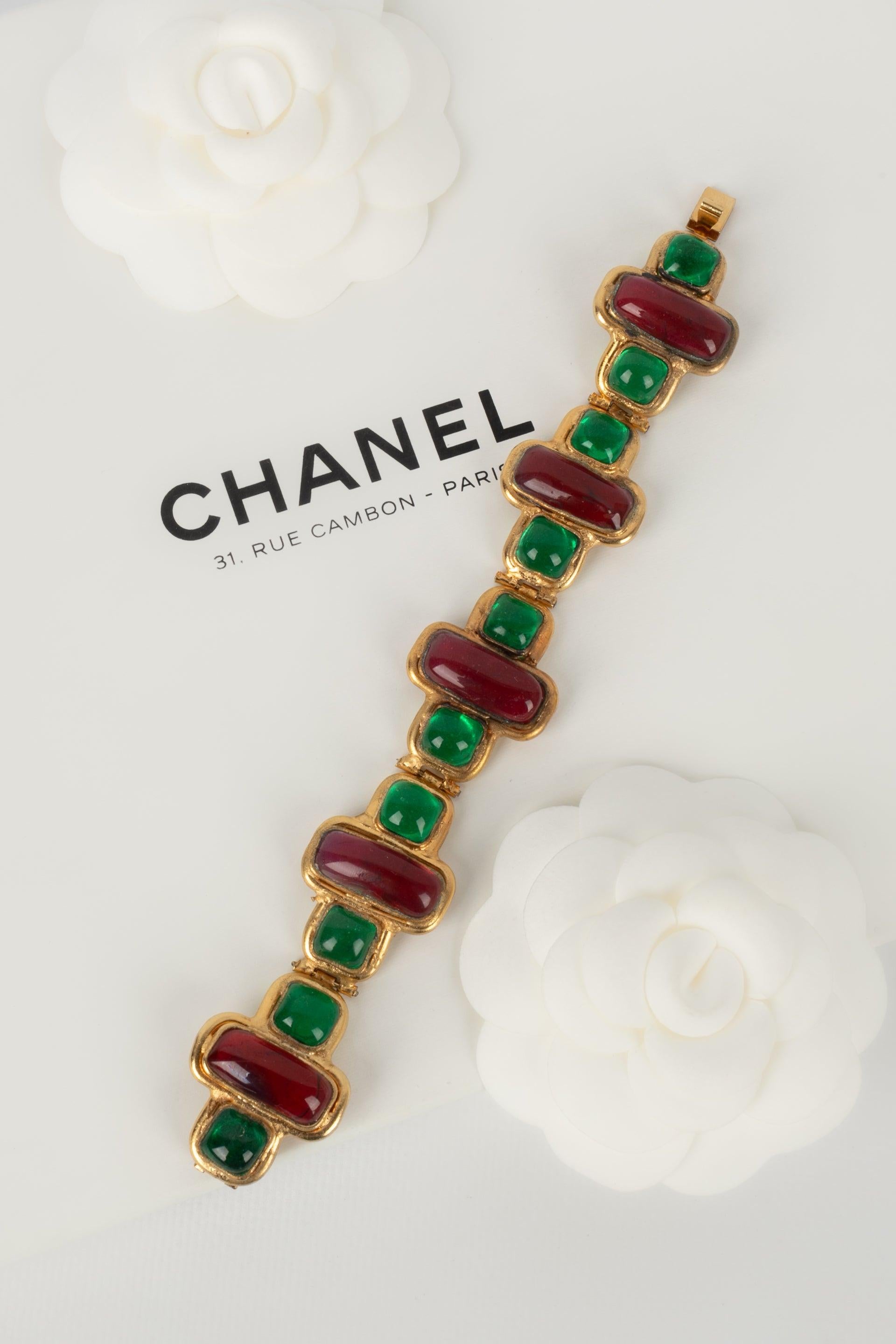 Chanel Goldenes Metallarmband aus Metall mit Glaspalette im Angebot 5