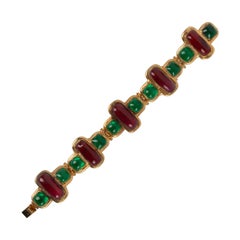 Chanel - Bracelet en métal doré avec pâte de verre