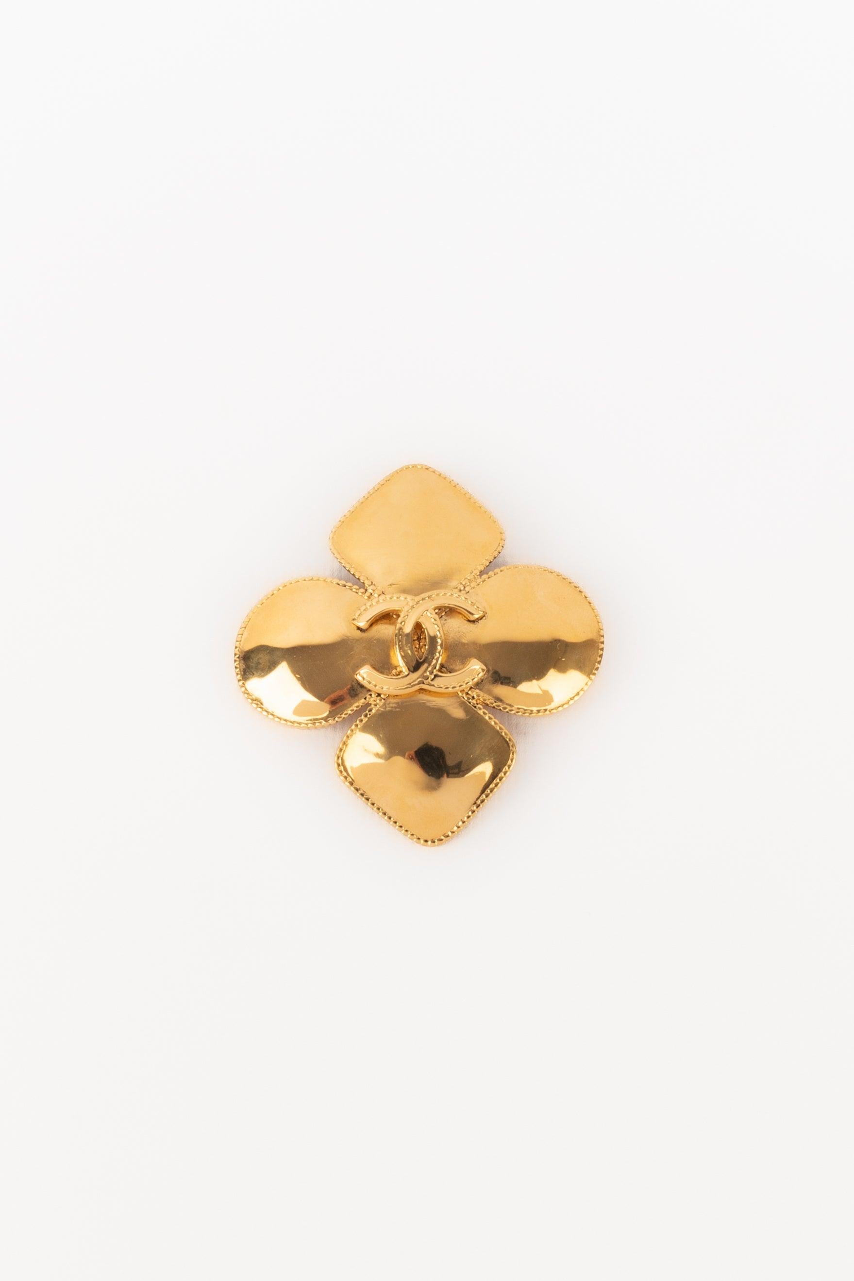 Chanel Goldene Metallbrosche aus Metall, 1997 im Angebot 2