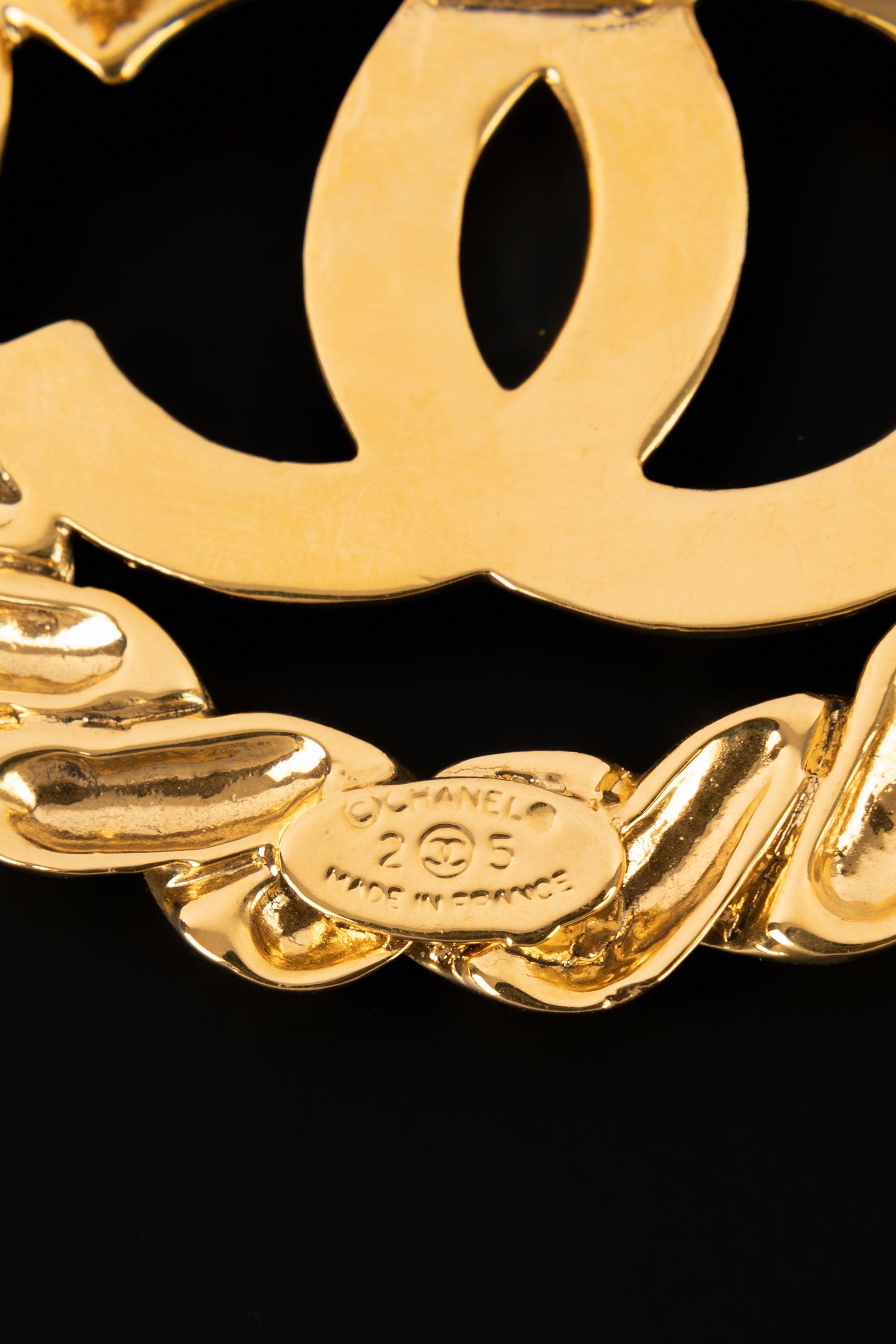 Chanel Golden Metal Brooch For Sale 1