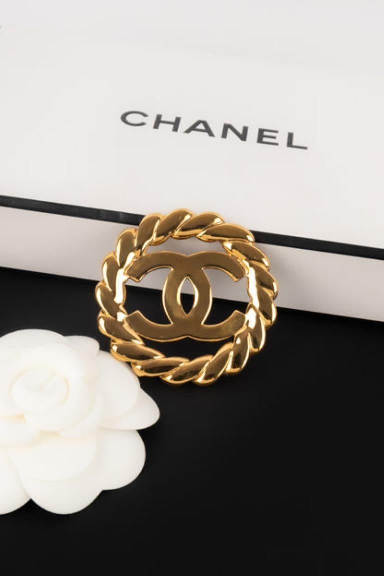 Chanel Golden Metal Brooch For Sale 2