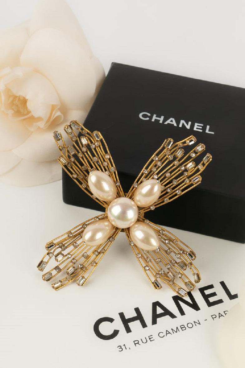 Chanel Golden Metal Brooch in Rhinestones and Pearly Beads For Sale 2