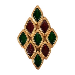 Spilla Chanel in metallo dorato con forma di diamante