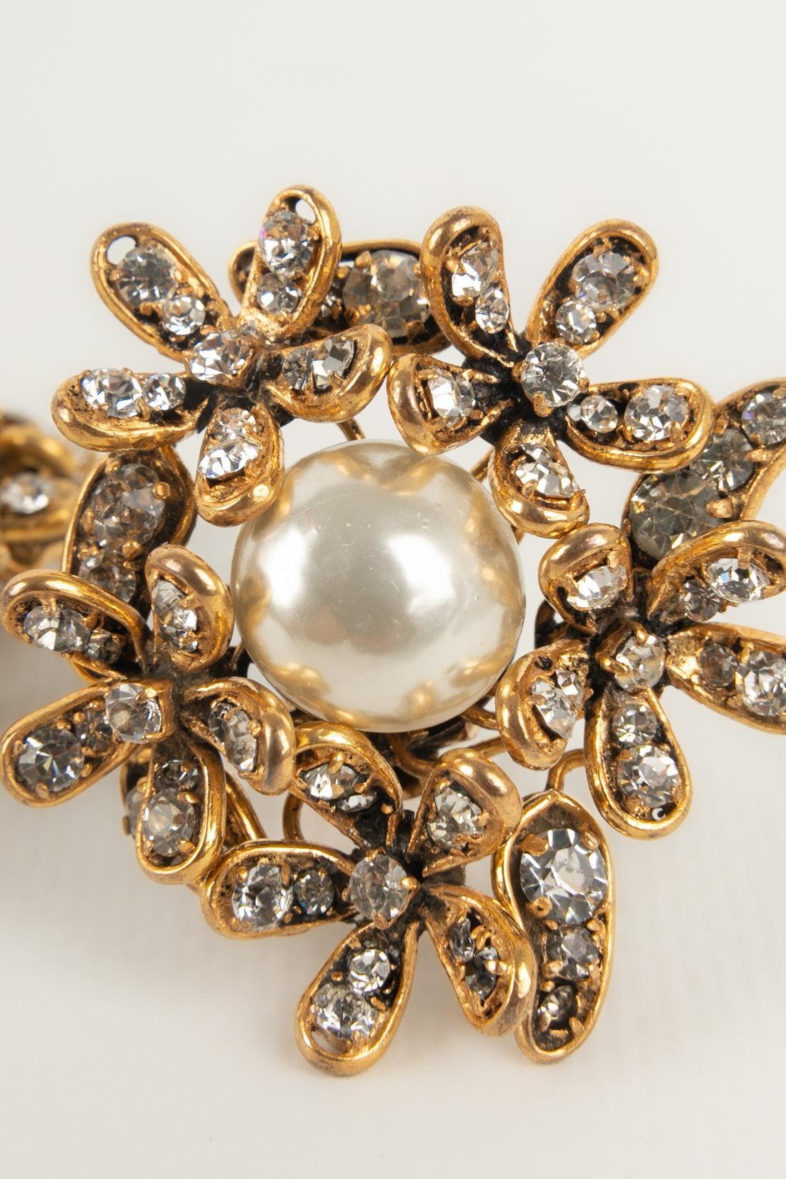 Women's Chanel Golden Metal Camellia Clip-on Earrings For Sale