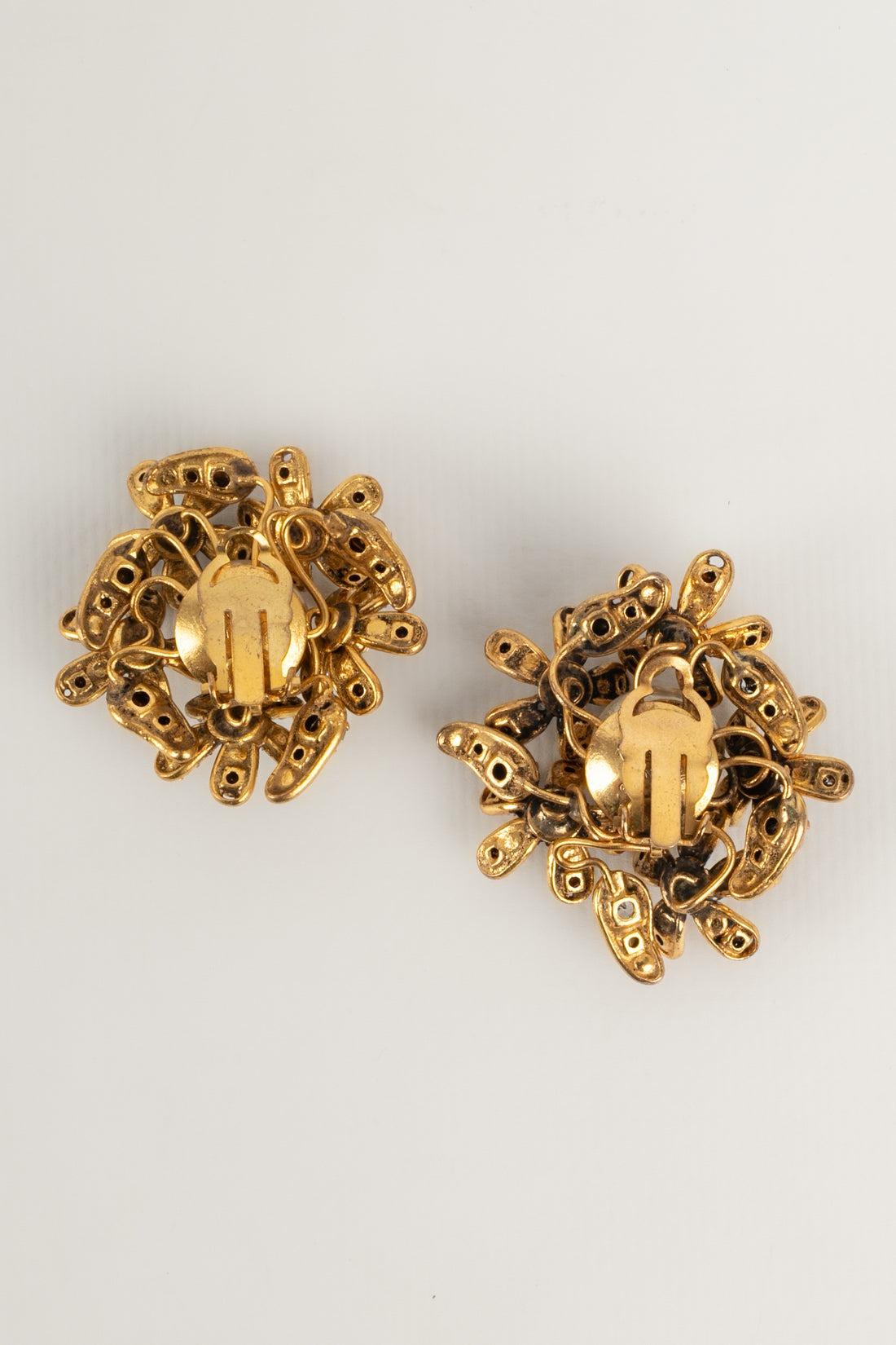 Chanel Golden Metal Camellia Clip-on Earrings For Sale 1