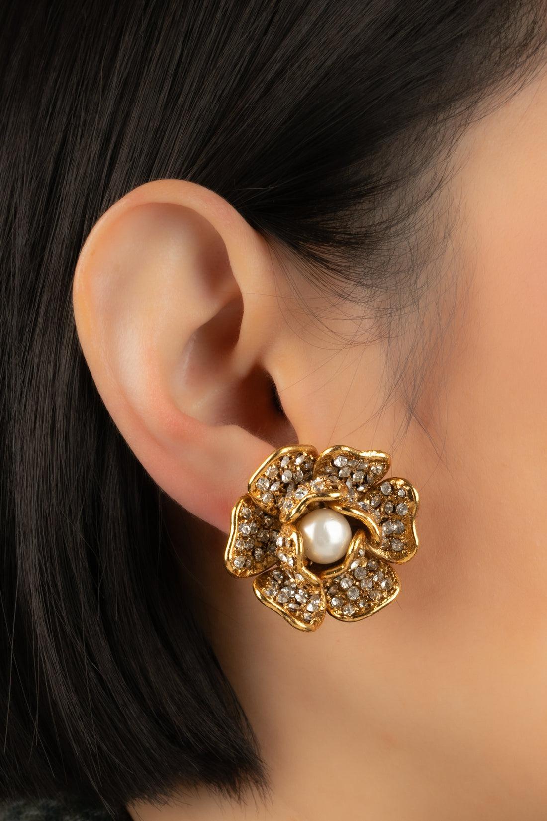 Chanel Golden Metal Camellia Earrings, 1997 For Sale 3