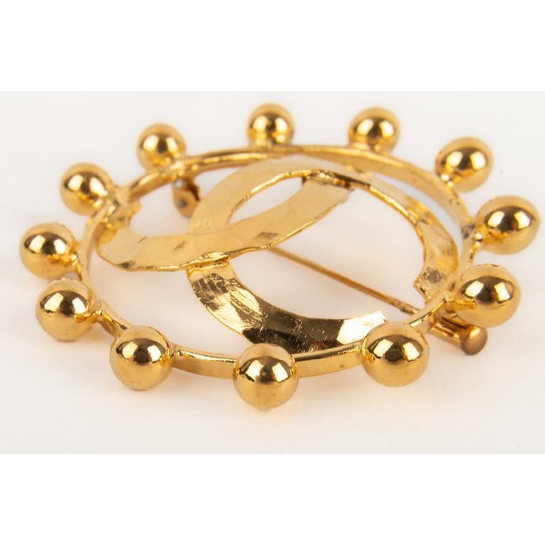 Chanel Golden Metal CC Brooch, 1990s In Excellent Condition For Sale In SAINT-OUEN-SUR-SEINE, FR