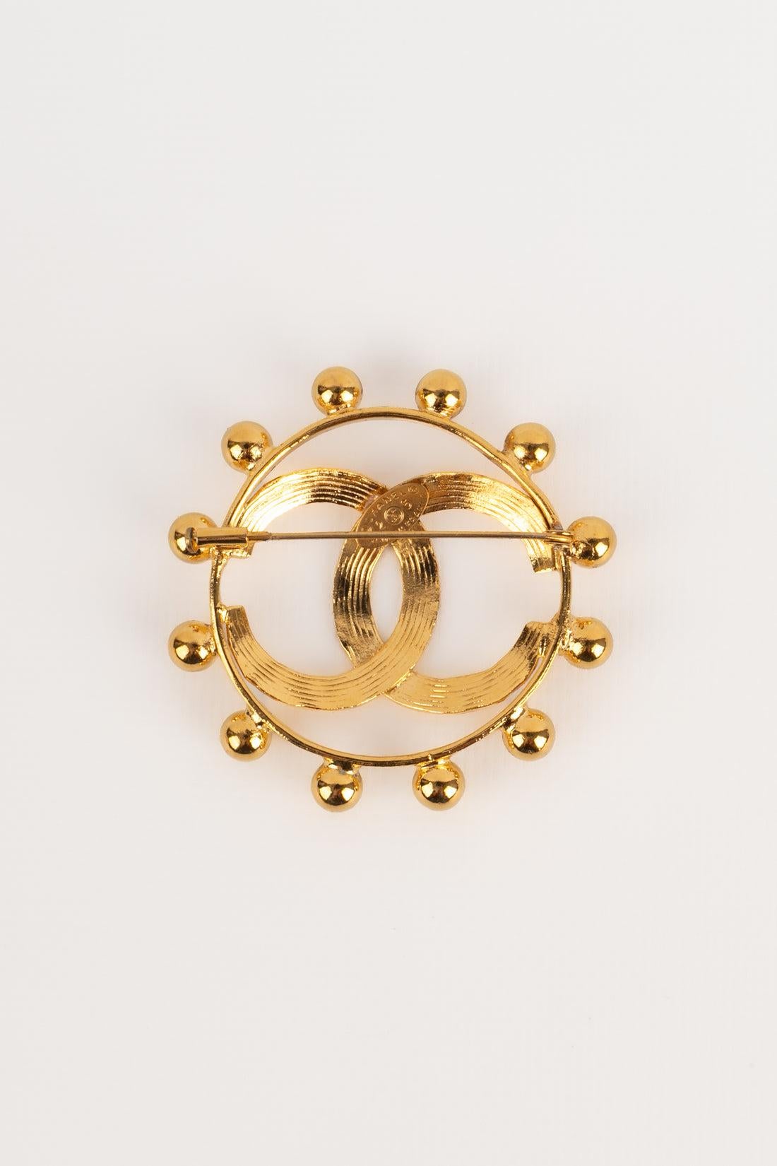 Chanel Golden Metal CC Brooch, 1990s For Sale 1