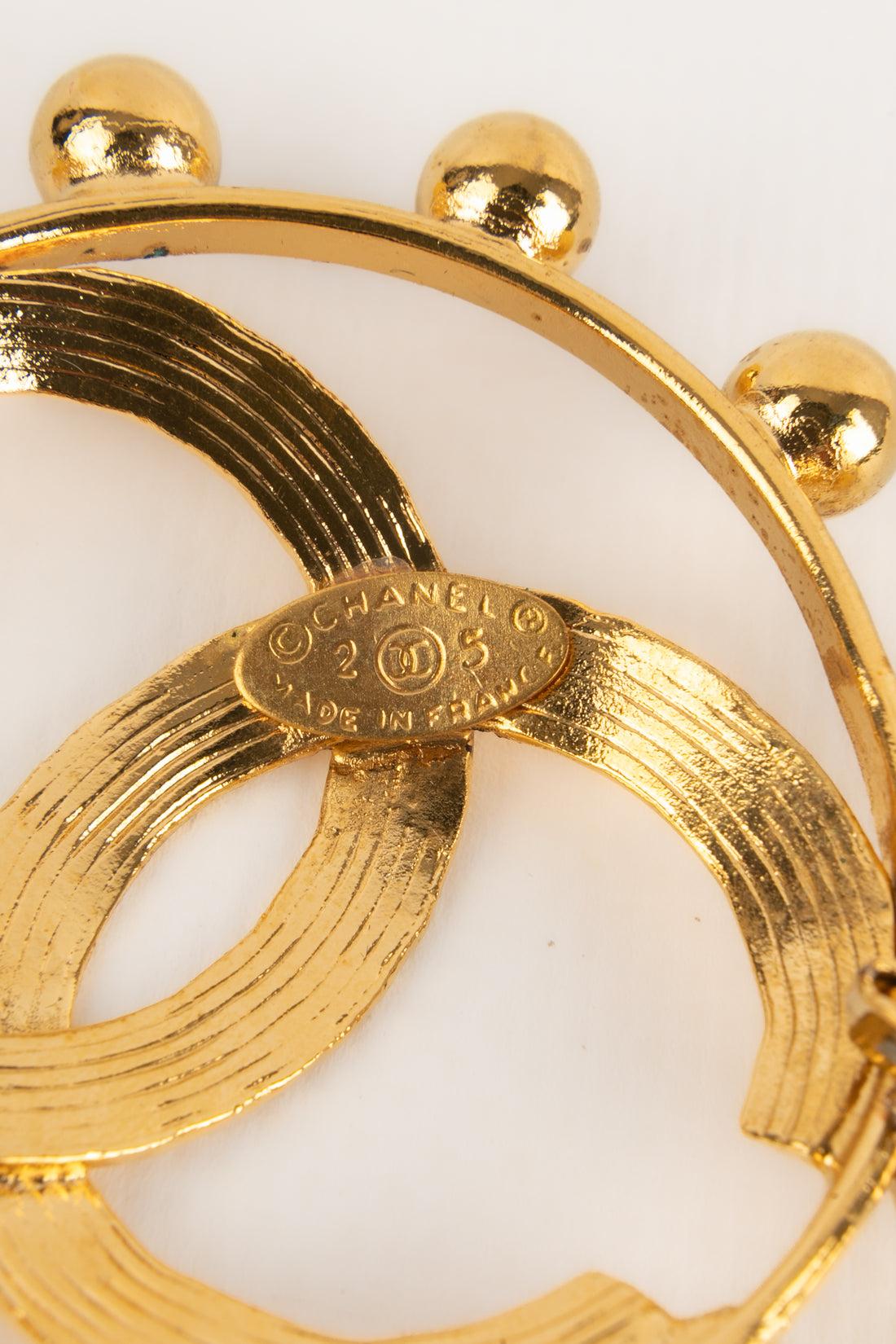 Chanel Golden Metal CC Brooch, 1990s For Sale 2