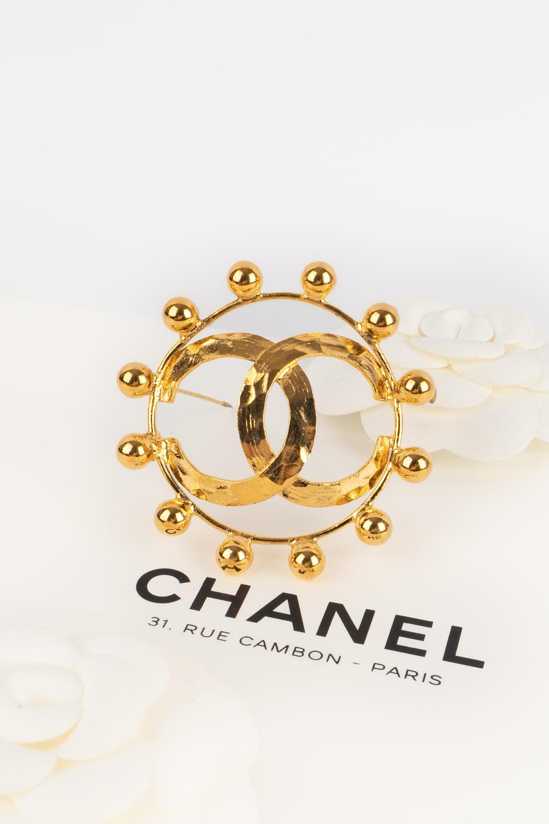 Chanel Golden Metal CC Brooch, 1990s For Sale 3