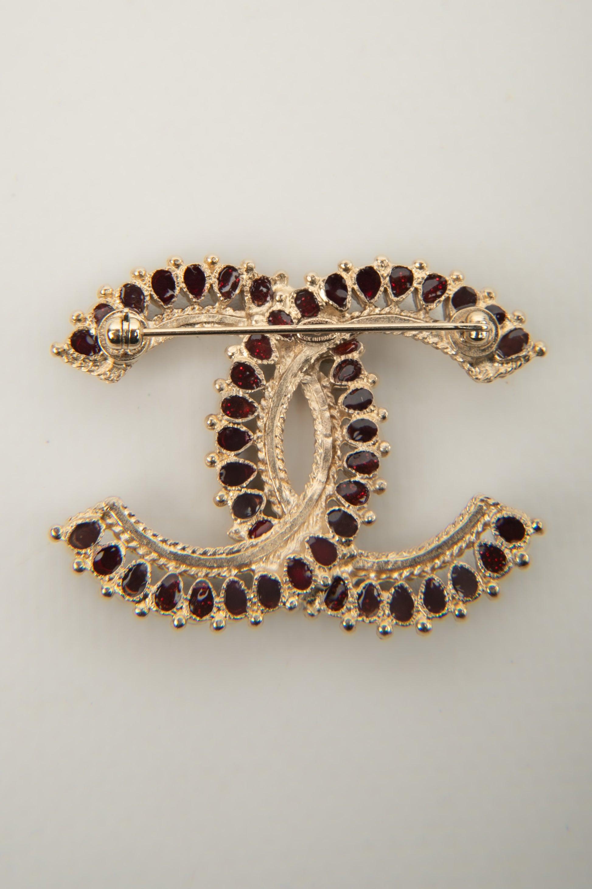 Chanel Golden Metal CC Brooch with Resin, 2014 In Excellent Condition In SAINT-OUEN-SUR-SEINE, FR